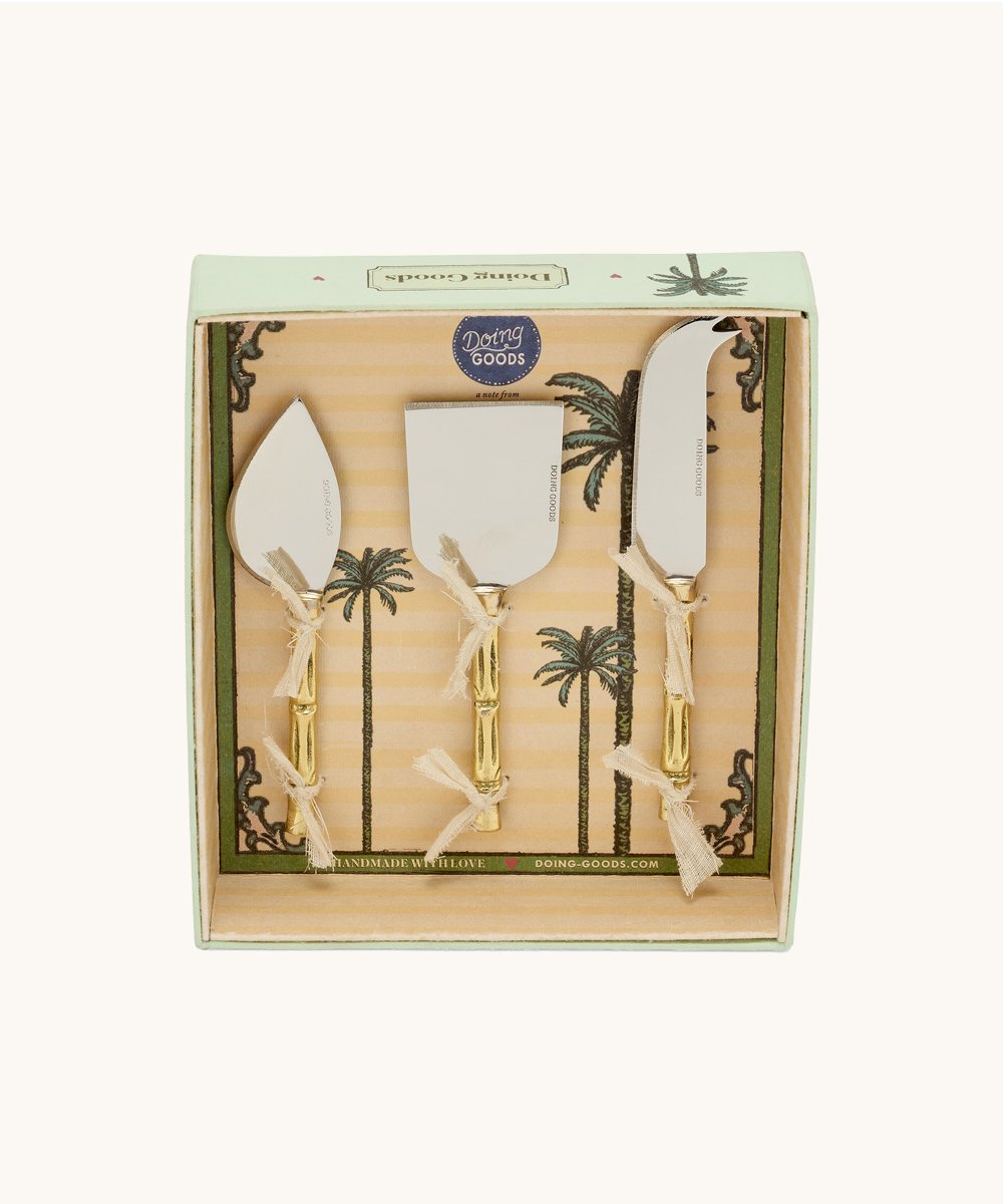 bodhi-bamboo-cheese-set-doing-goods-1.30.40.019.926.4-0ff-white-packaging-front-web.jpg