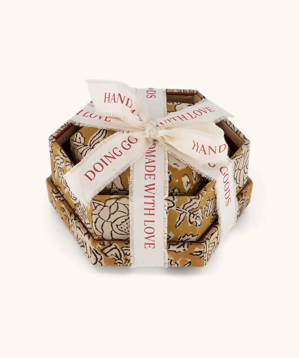 botanical-fabric-box-hexagoon-set-doing-goods-1.20.21.029.008.3-off-white-packaging-ribbon-web.jpg