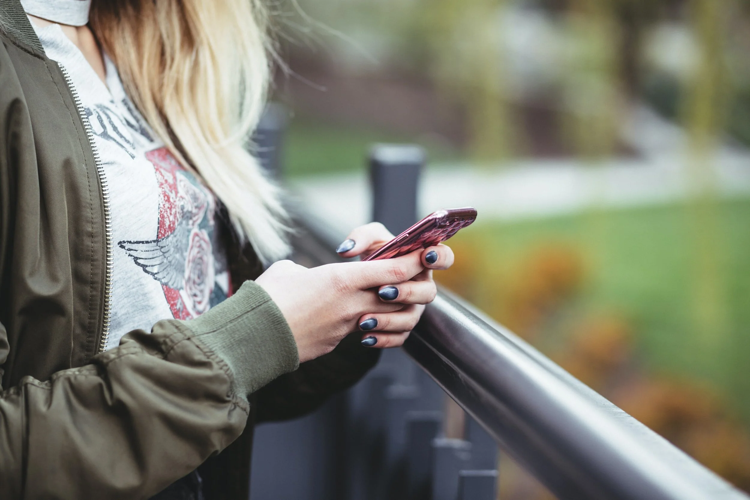 Translated: Text scams - info for young people