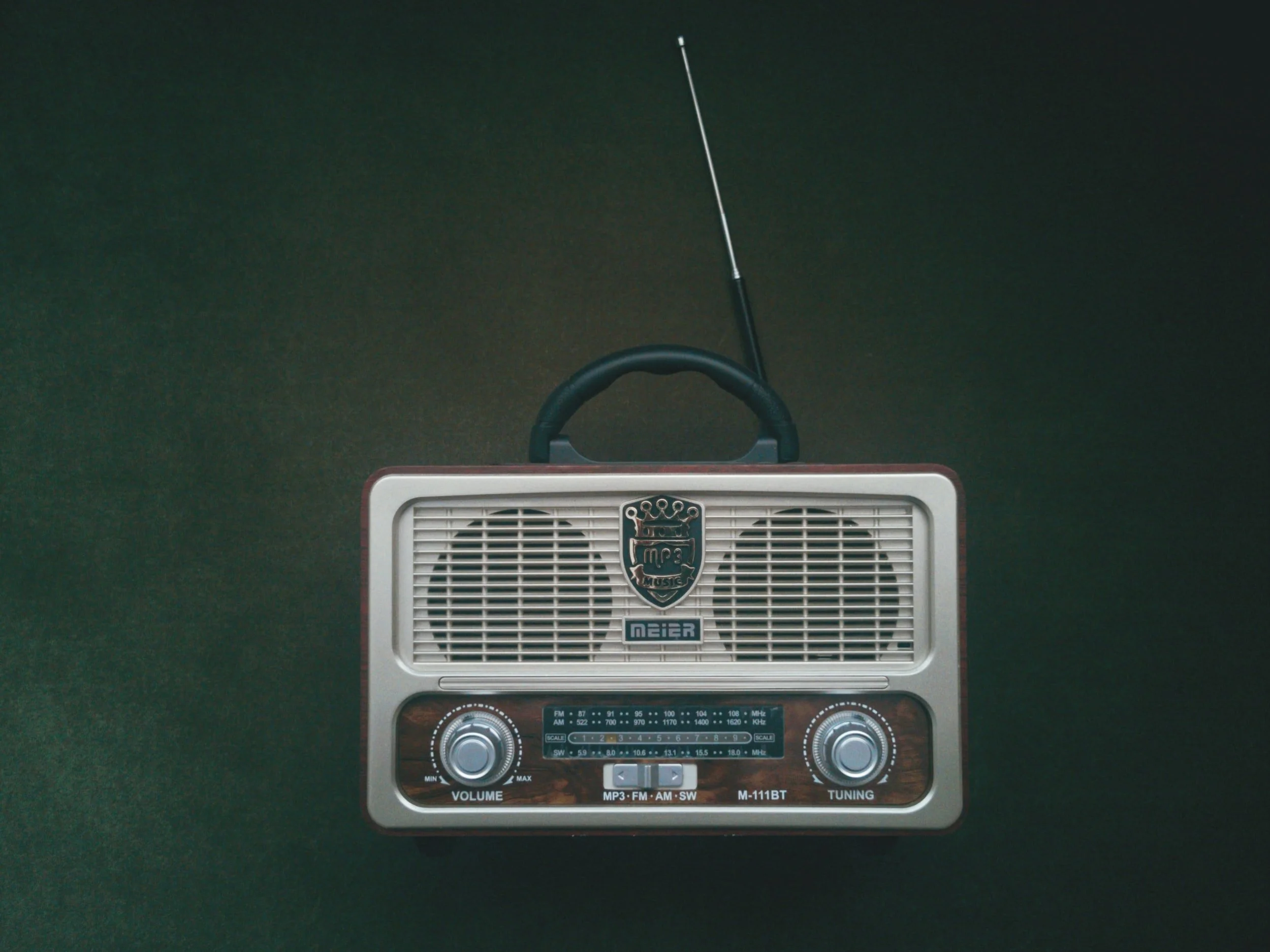 Identify and hear local radio from all over the world