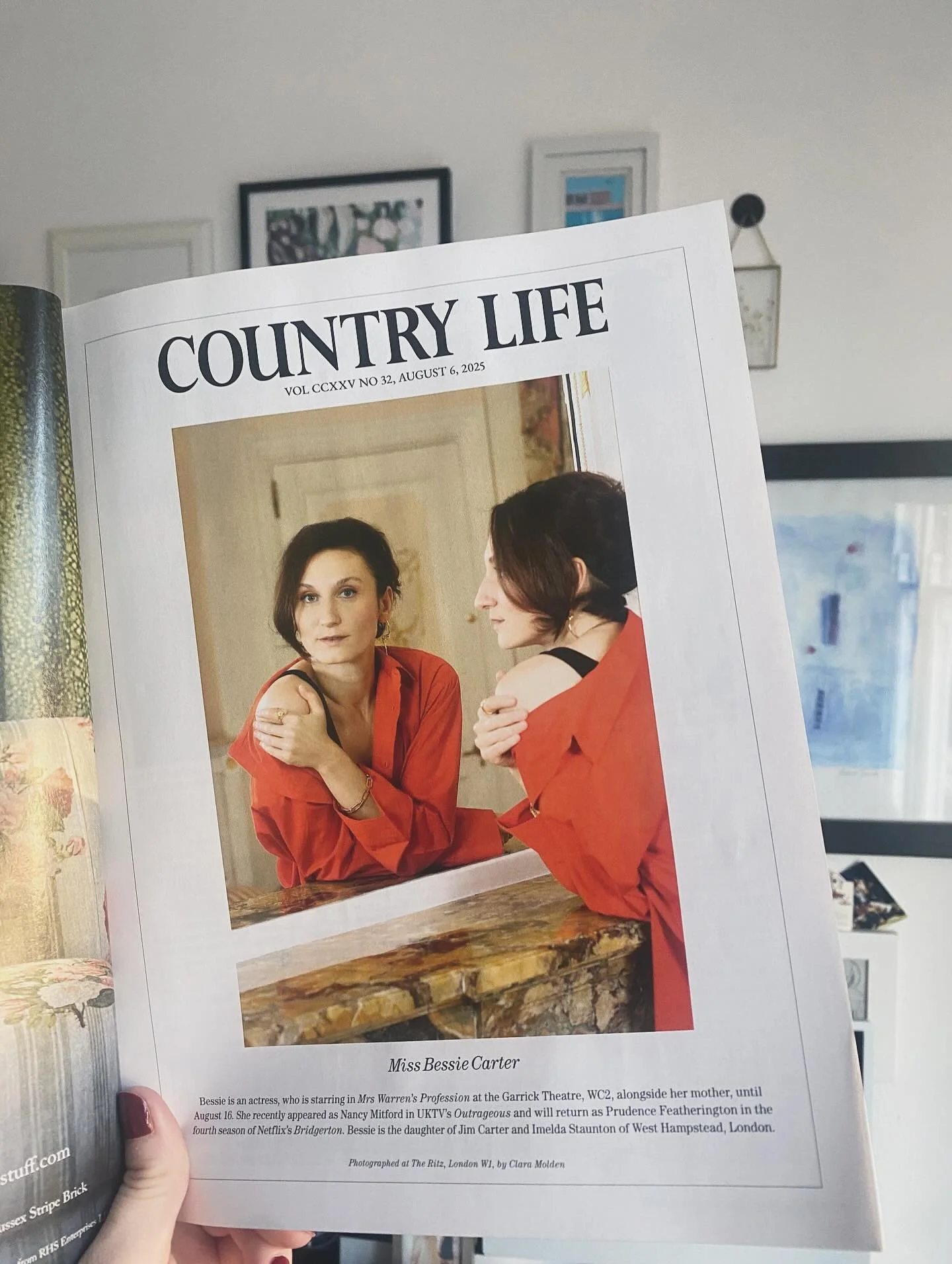my profile of @missbessb for @countrylifemagazine 
we chatted (in the ritz no less) about @uktv ‘s outrageous, her run with mum imelda staunton in @mrswarrenplay and her role in @bridgertonnetflix 
a portrait from the shoot is in this week&rs