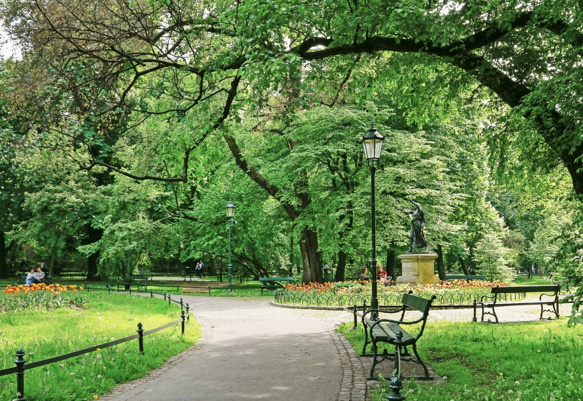 Acts 22:22-23:11