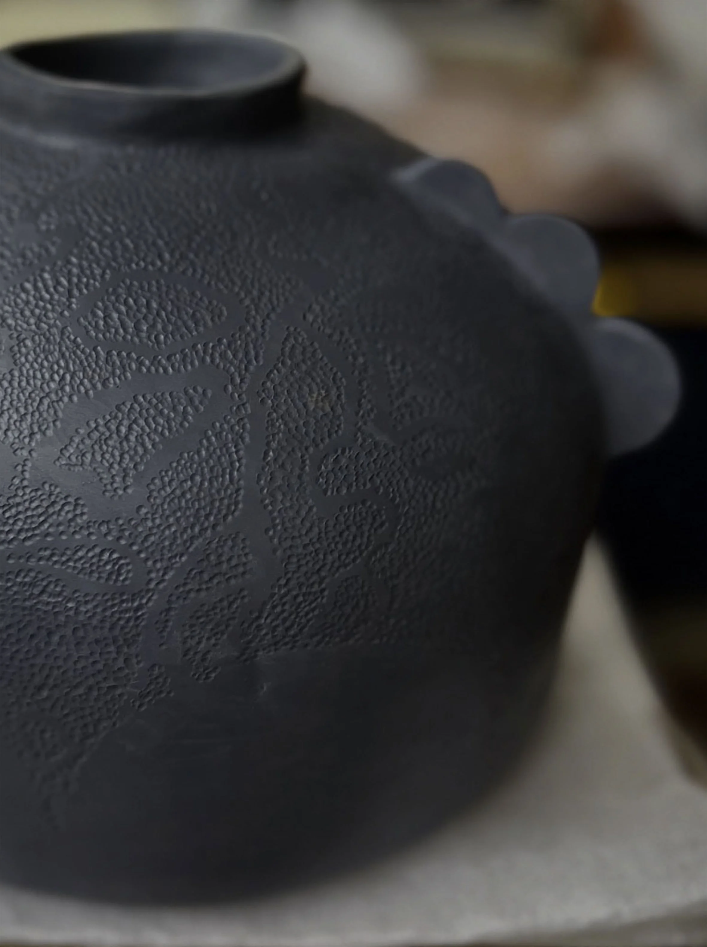 Anna Williams, Scribbly Gum Urn 2025