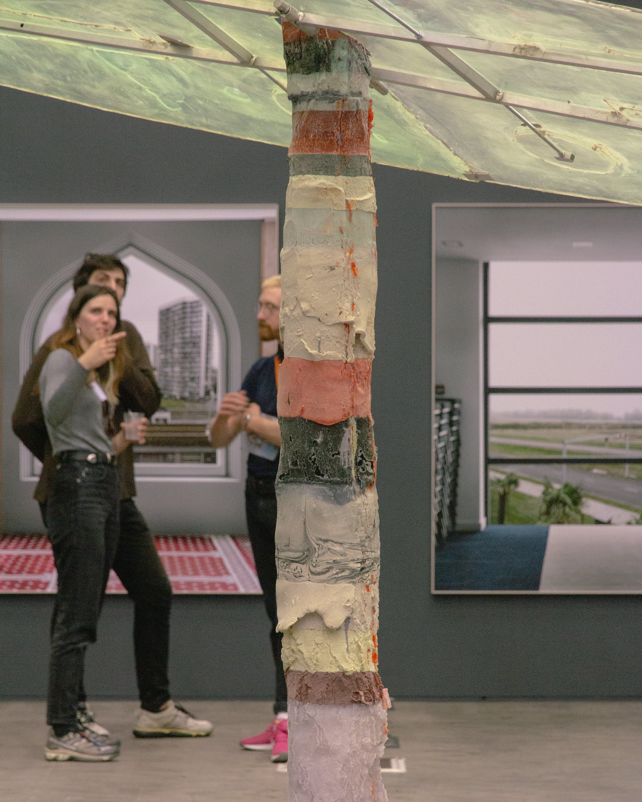 Irene de Boer, "Red Herring" en Marwan Bassiouni, "New Western Views"
