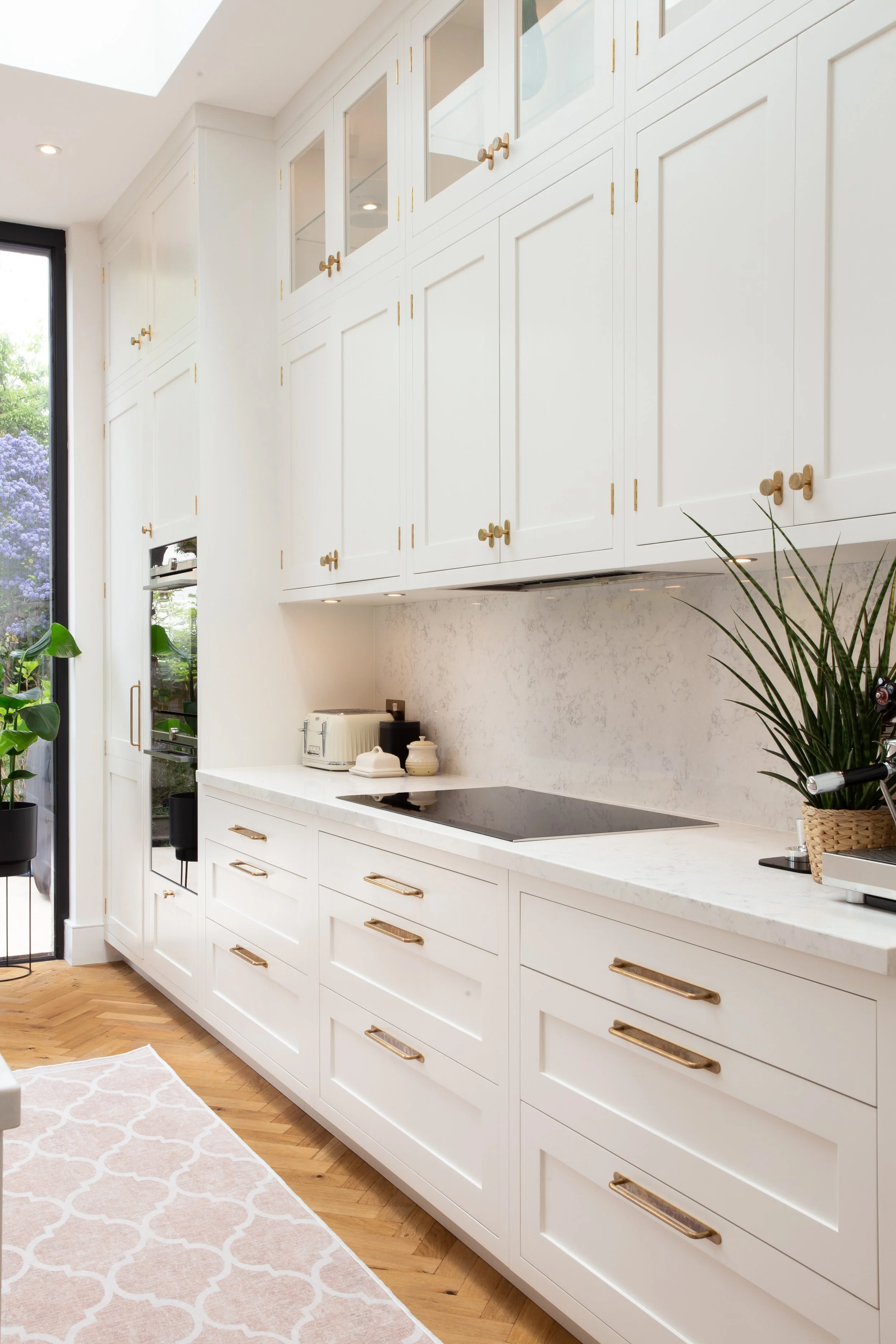 🎨 Choosing Kitchen Finishes: Painted Cabinetry vs FENIX