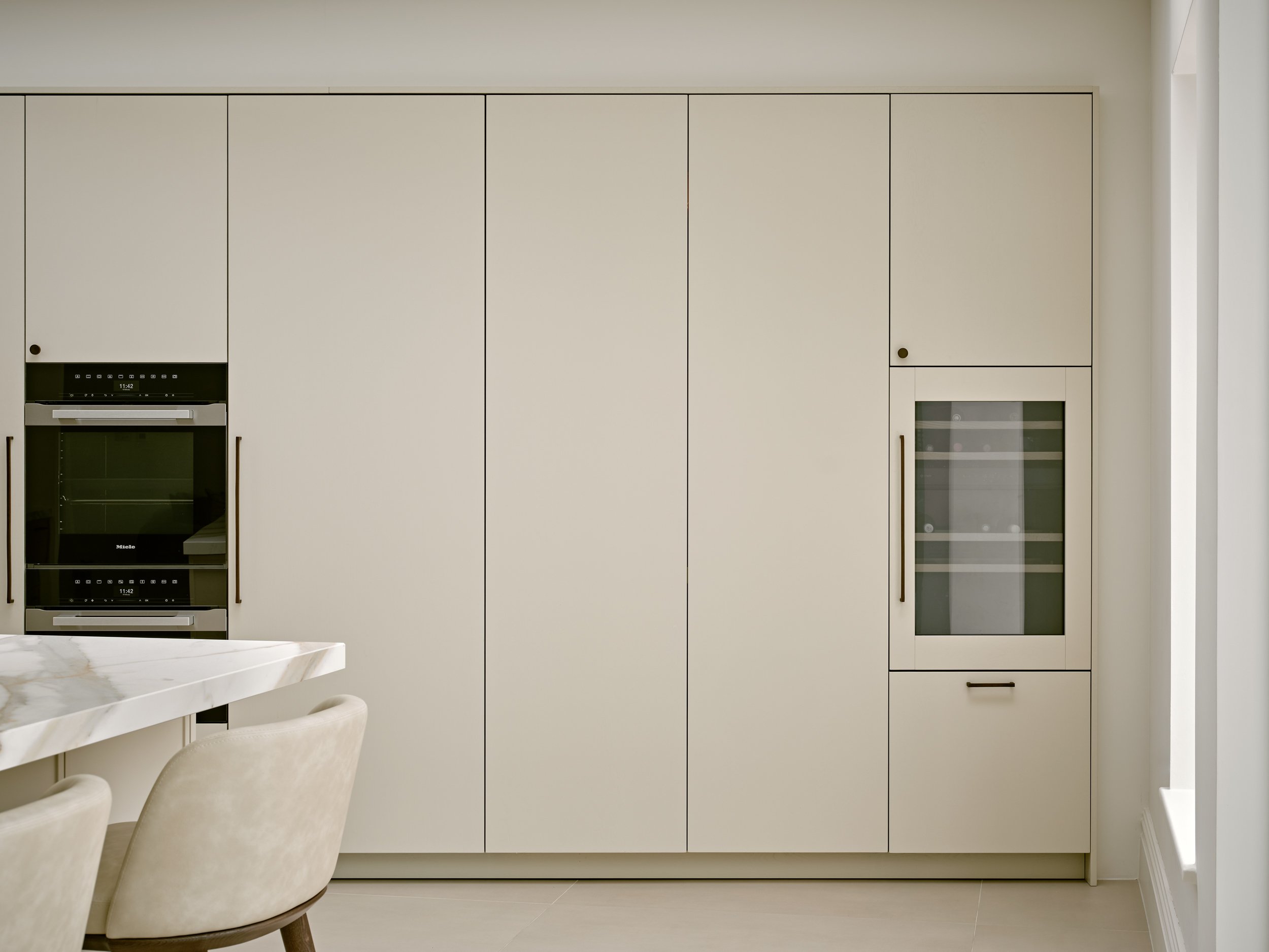 Painted ash cabinet fronts, Miele & Caple appliances with a pocket door system (closed)