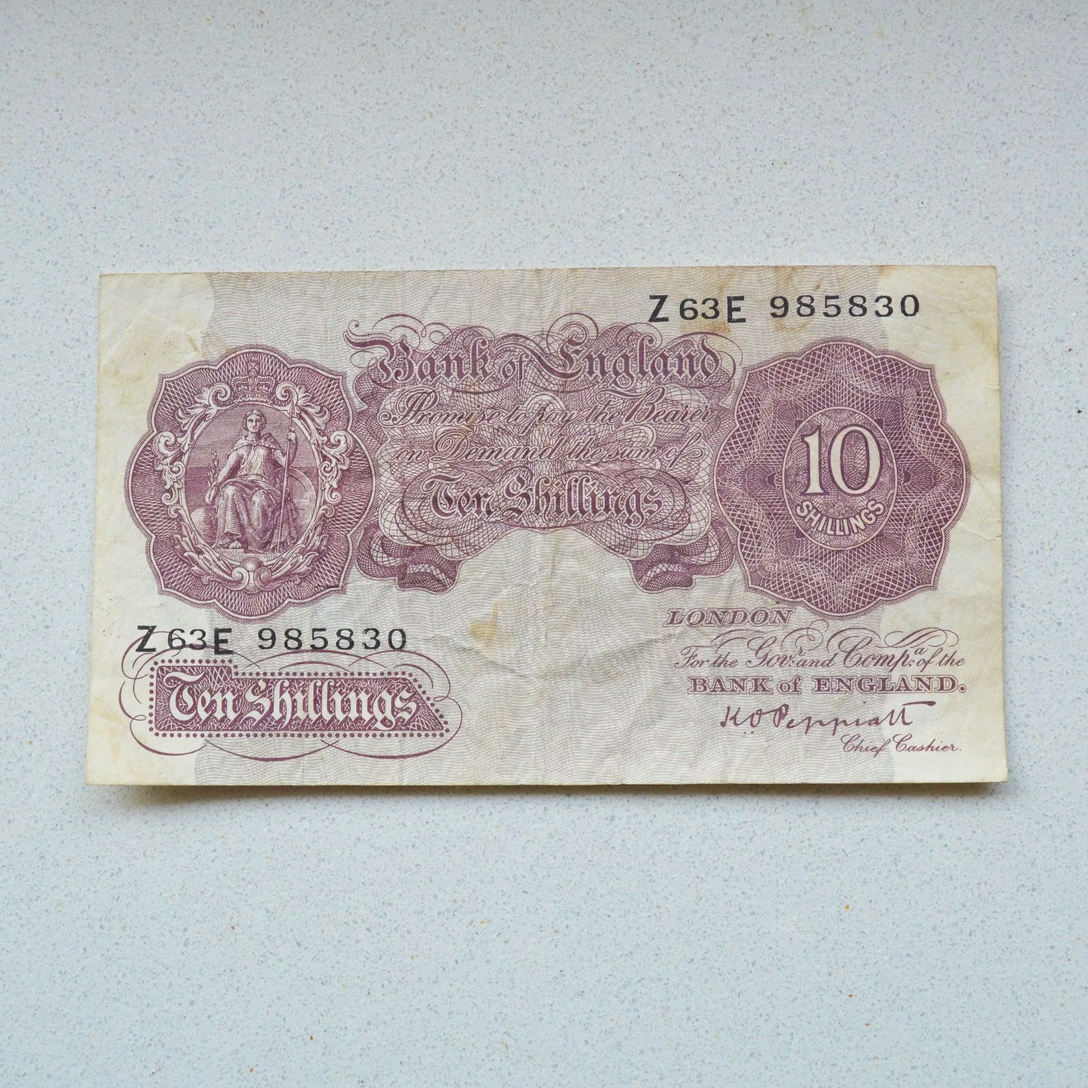 United Kingdom 1940 Wartime 10 Shilling - VF-20
