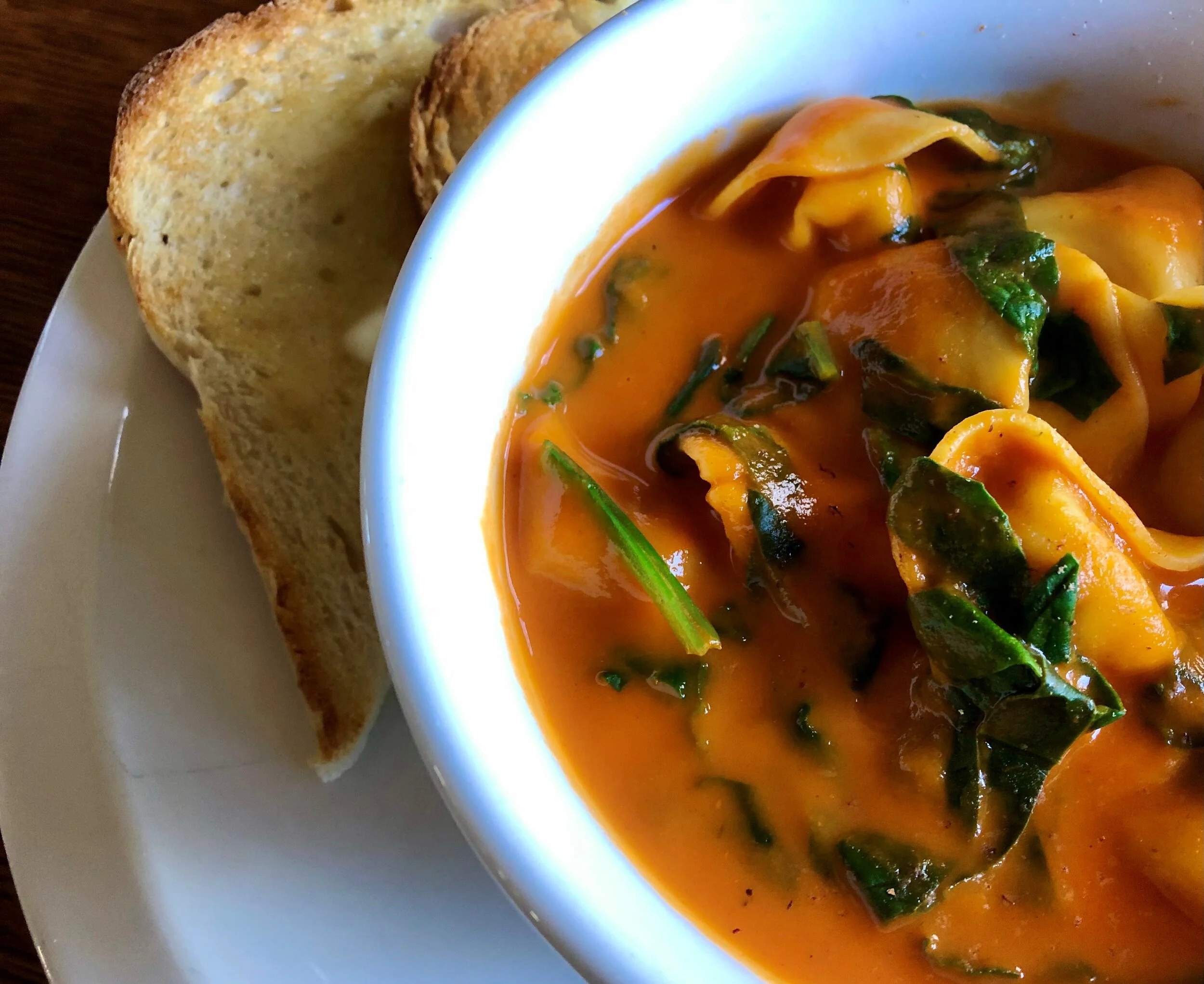 Easy Creamy Tomato Tortellini Soup