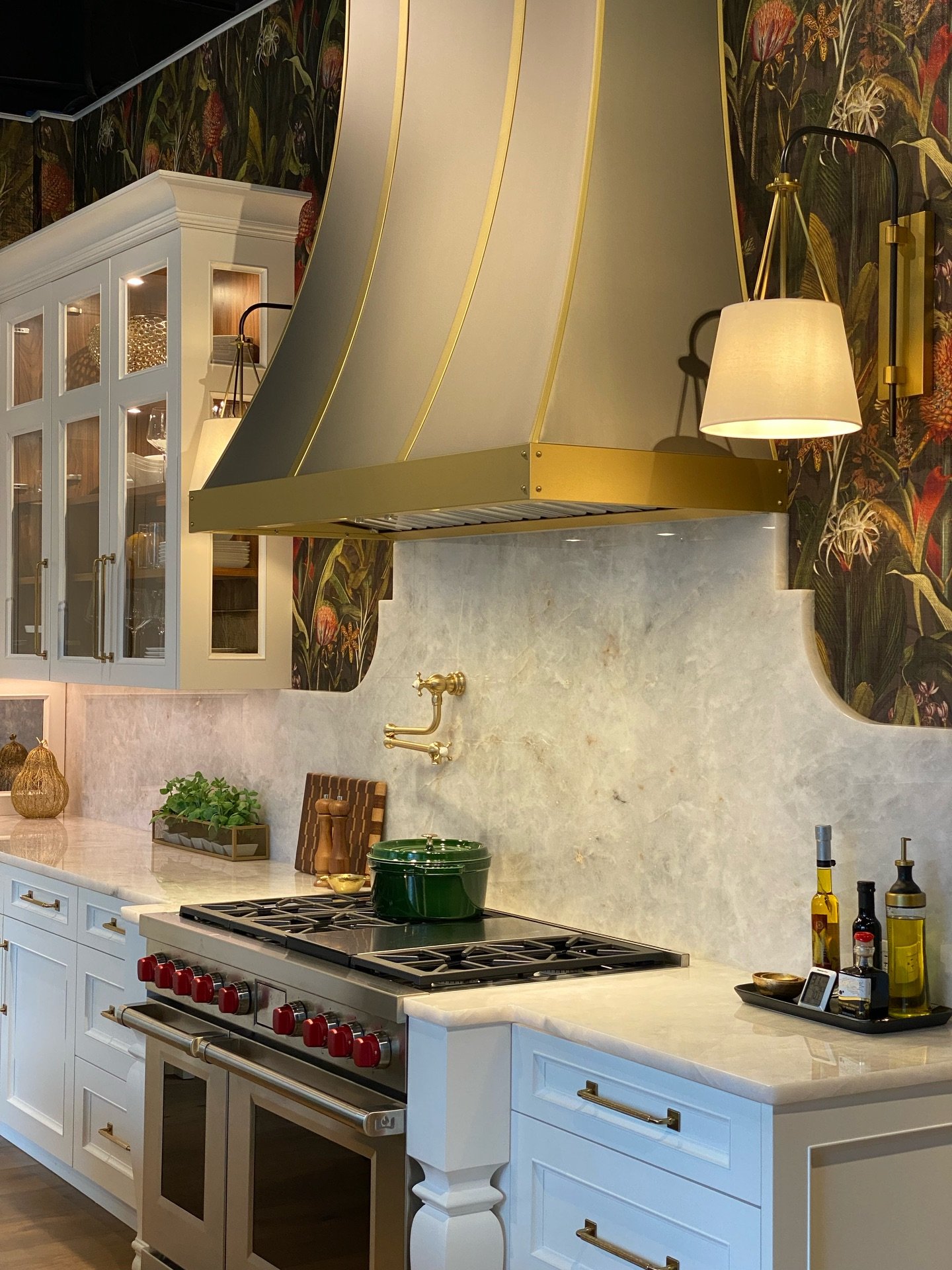 The Coastal Crew takes Indiana! This week we hopped on a plane and were welcomed into the world of @grabillcabinets to meet their team and see first hand the level of detail that goes into their craft. 

You hear the term &lsquo;custom&rsquo; a lot i