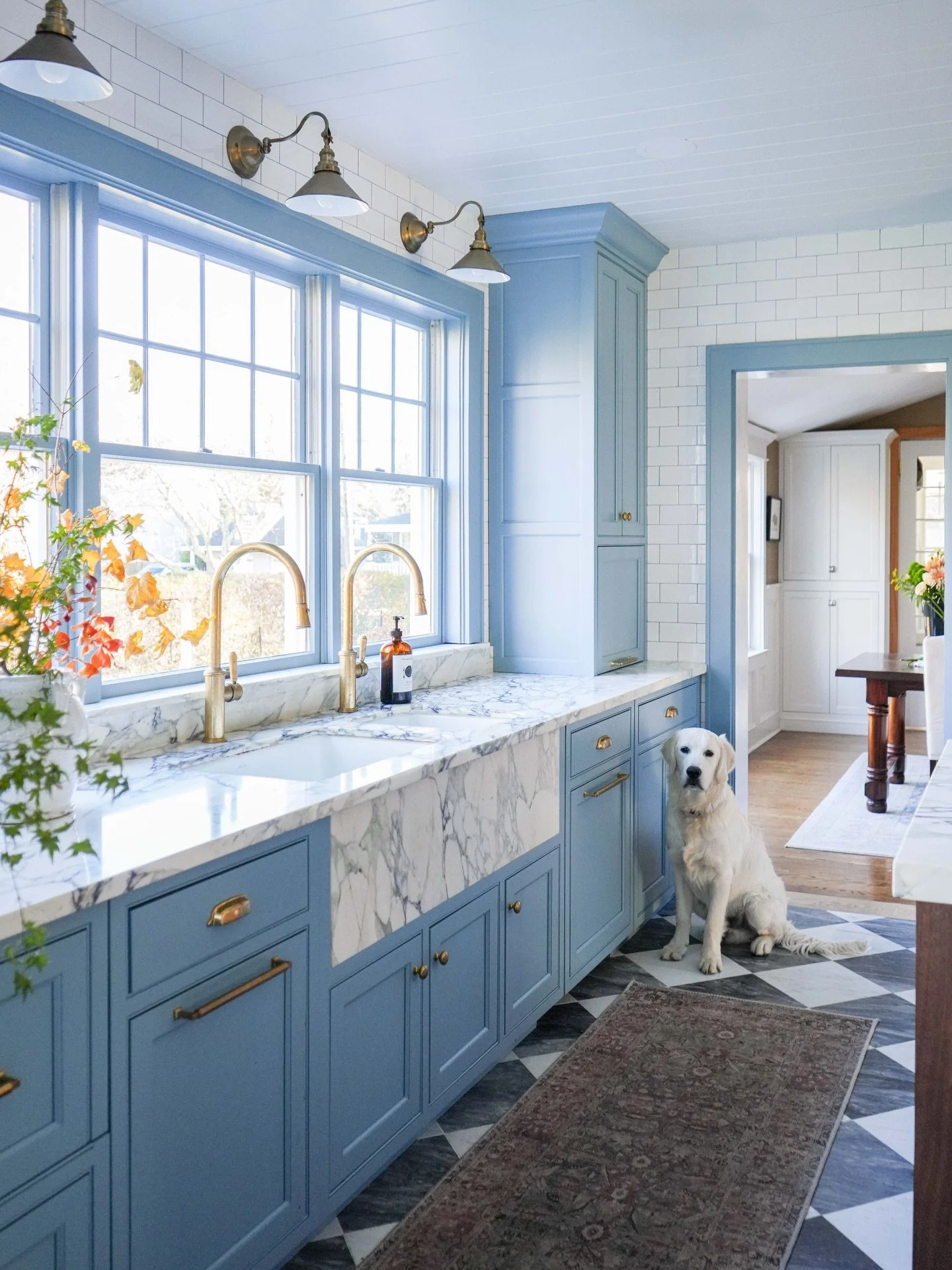 Happy Easter Weekend! The Easter Bunny had prior engagements, so our trusty golden retriever Wallace helped out as our photo stand in 🐇😉

 We will be closed Saturday for the holiday.