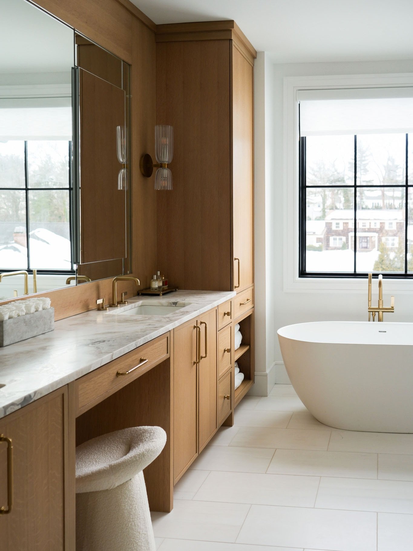 The Rise Project Part III

Cabinet Line: @mousercabinetry 
Door Style: Portrait
Wood Species: Quarter-sawn White Oak
Finish: Bayside 20-Matte