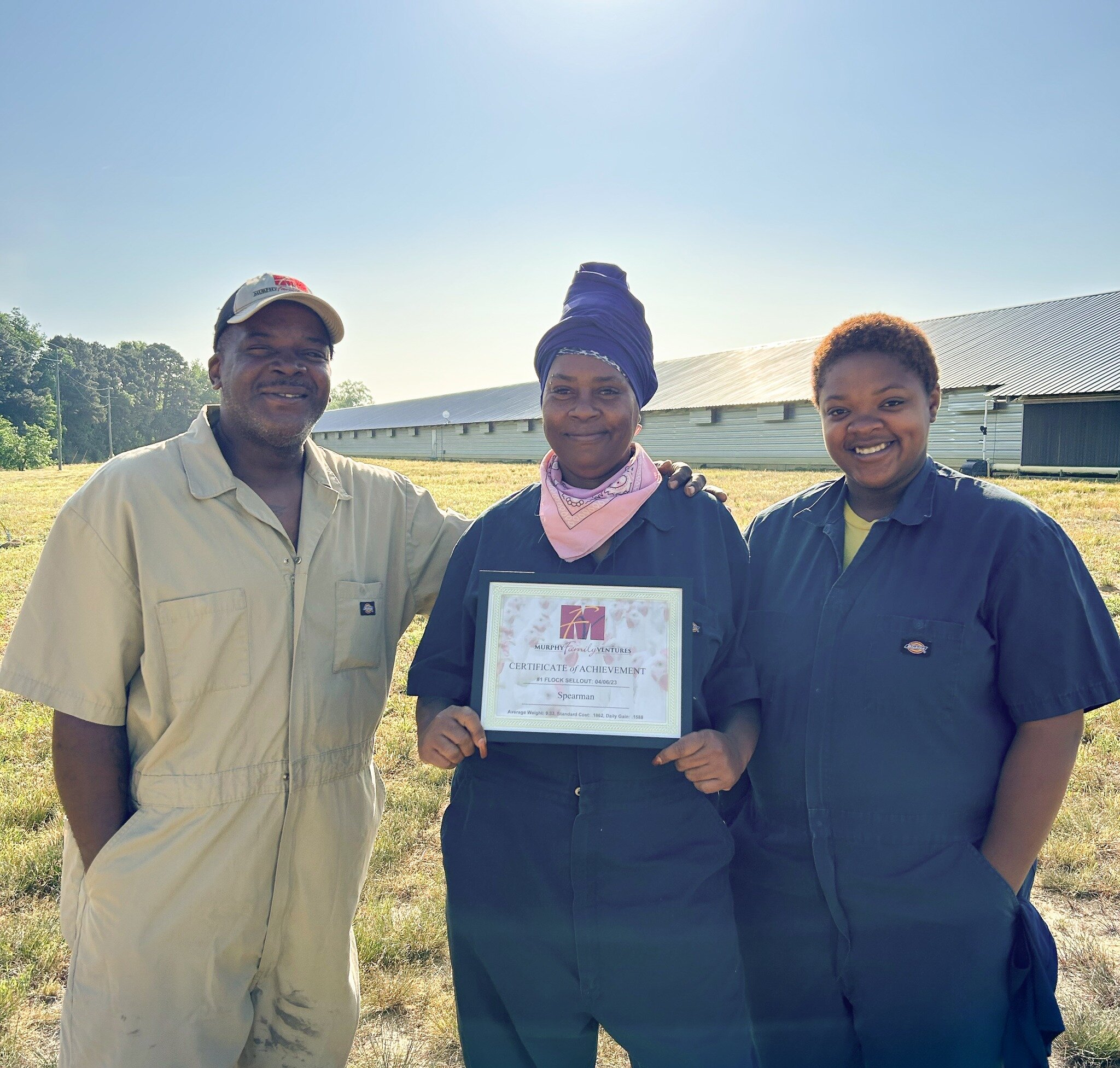 Congratulations to the Spearman Farm team who recently earned a 1st place closeout certificate! Pictured from left to right is Eric Thompson, Farm Manager Lummetta &quot;Lulu&quot; Williams, and Taitana Barden.

#MurphyFamilyVentures #EmployeeAppreci