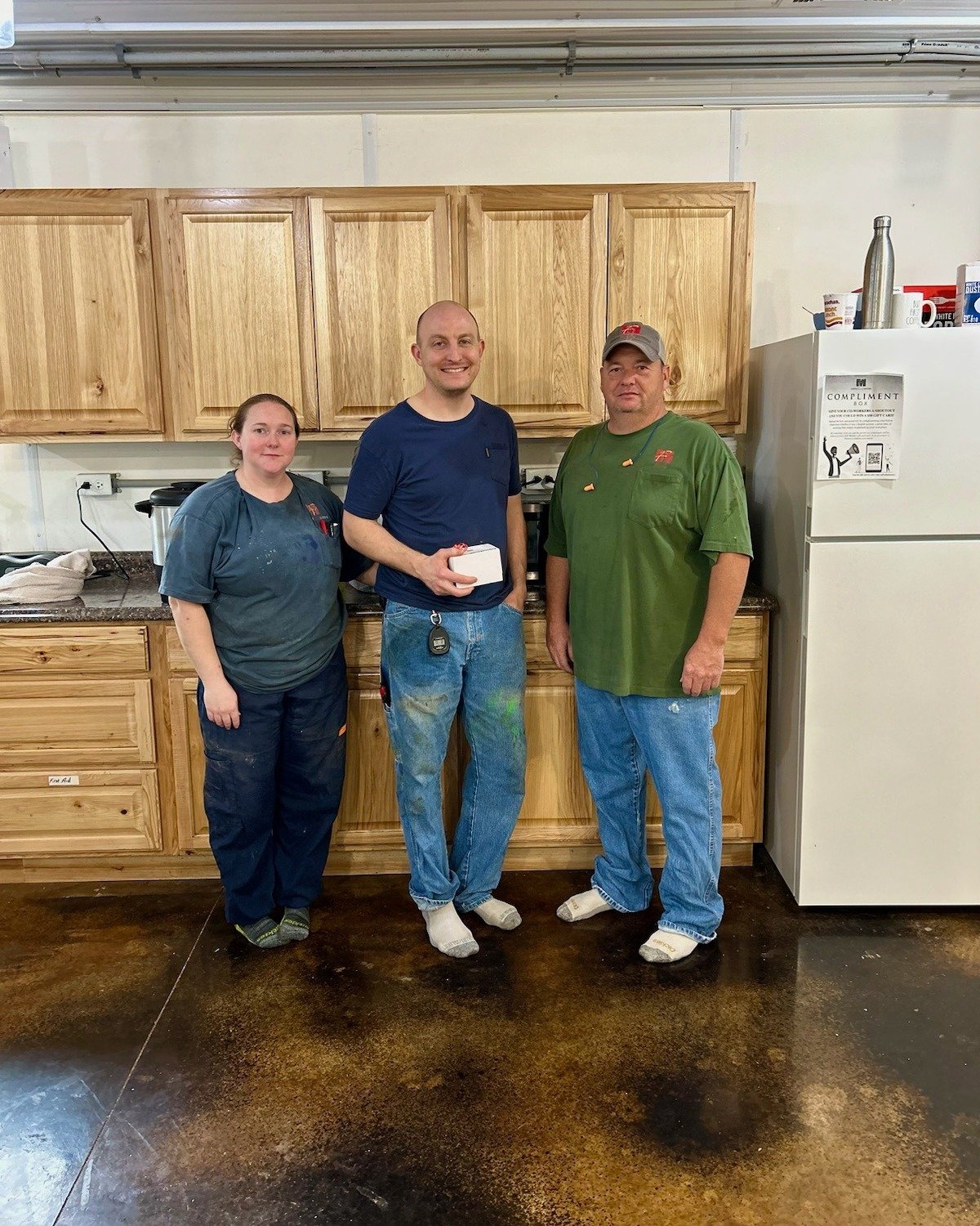 Congratulations to HOD at Forest Oak Sow Farm Anthony Garrett for being with MFV for 15 years! 🎉Pictured with Anthony are Forest Oak Sow Farm Manager Kena McGhee and MO Production Manager Joe Oehring.