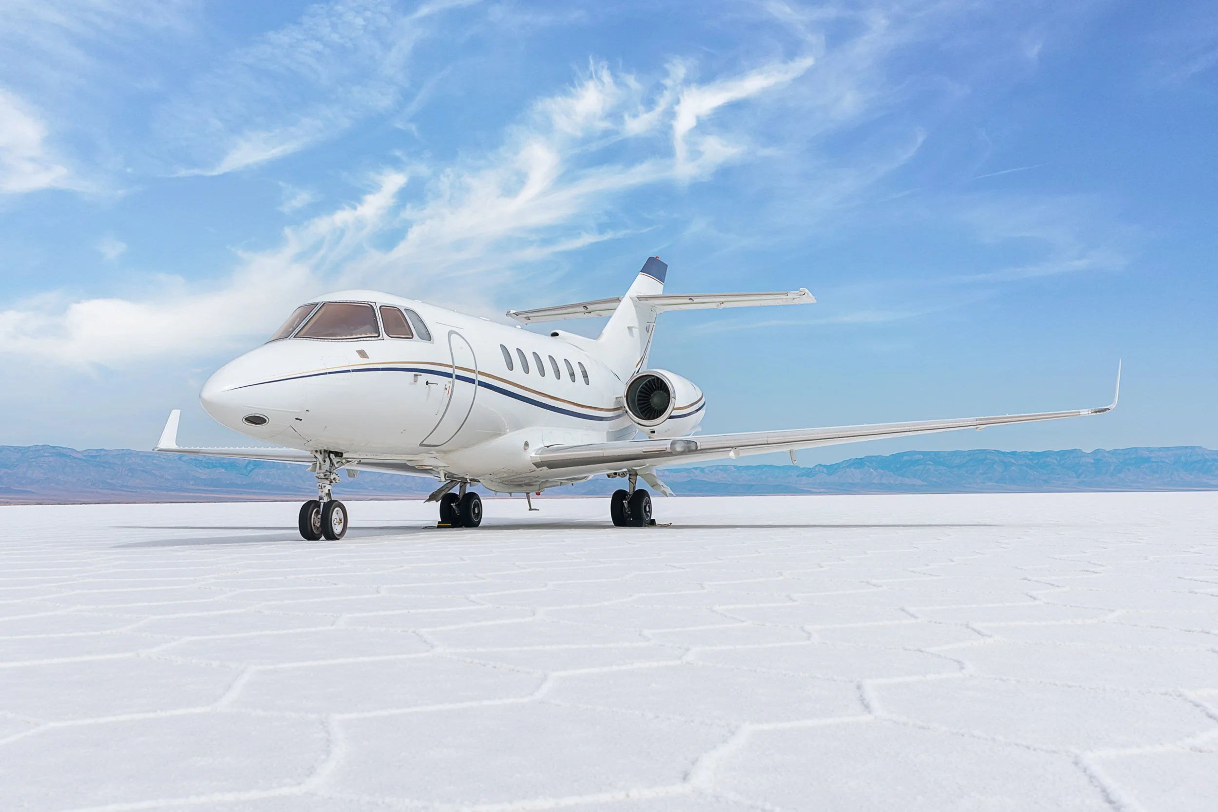 Challenger 604 for M4 Aviation