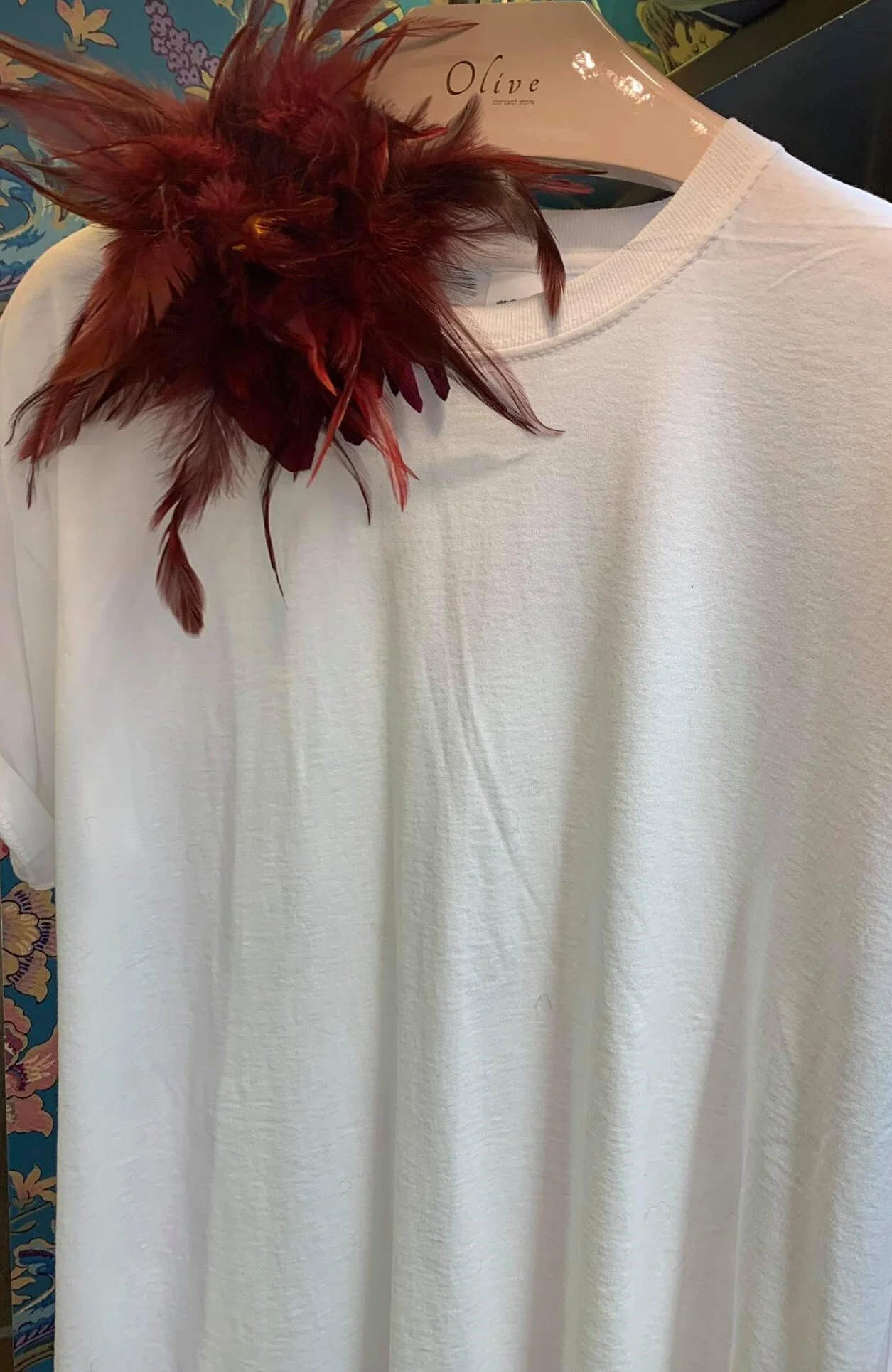 Olive concept store Maciona Feather Brooch 3.jpg