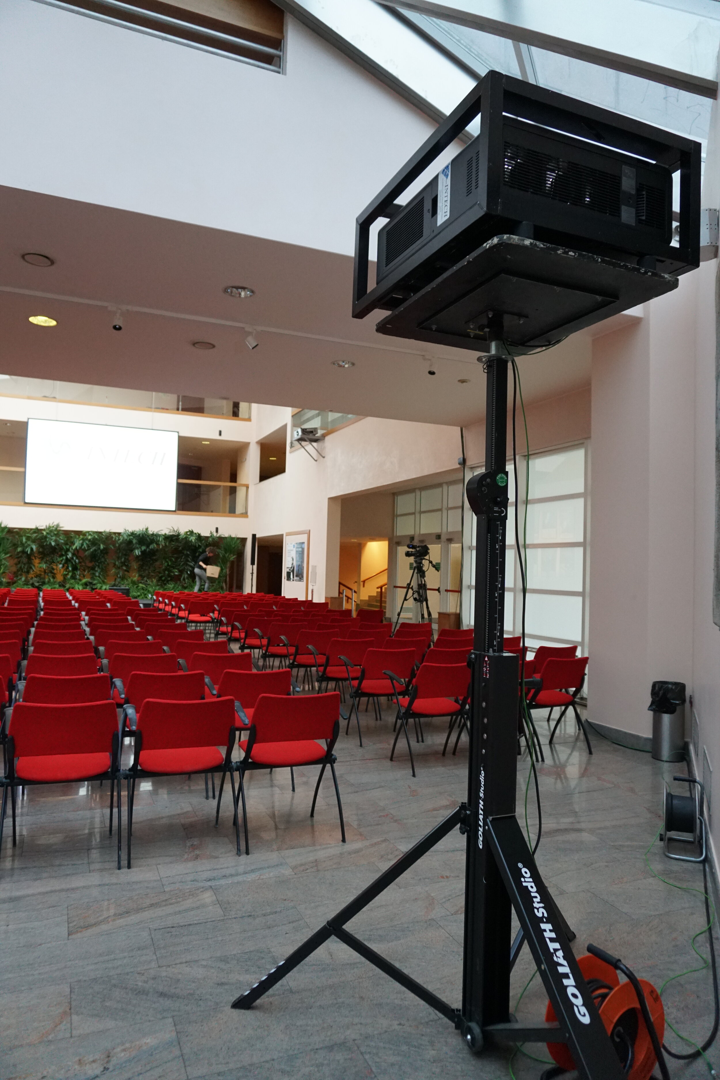 Proiettore 20.000 lumens Foyer Teatro