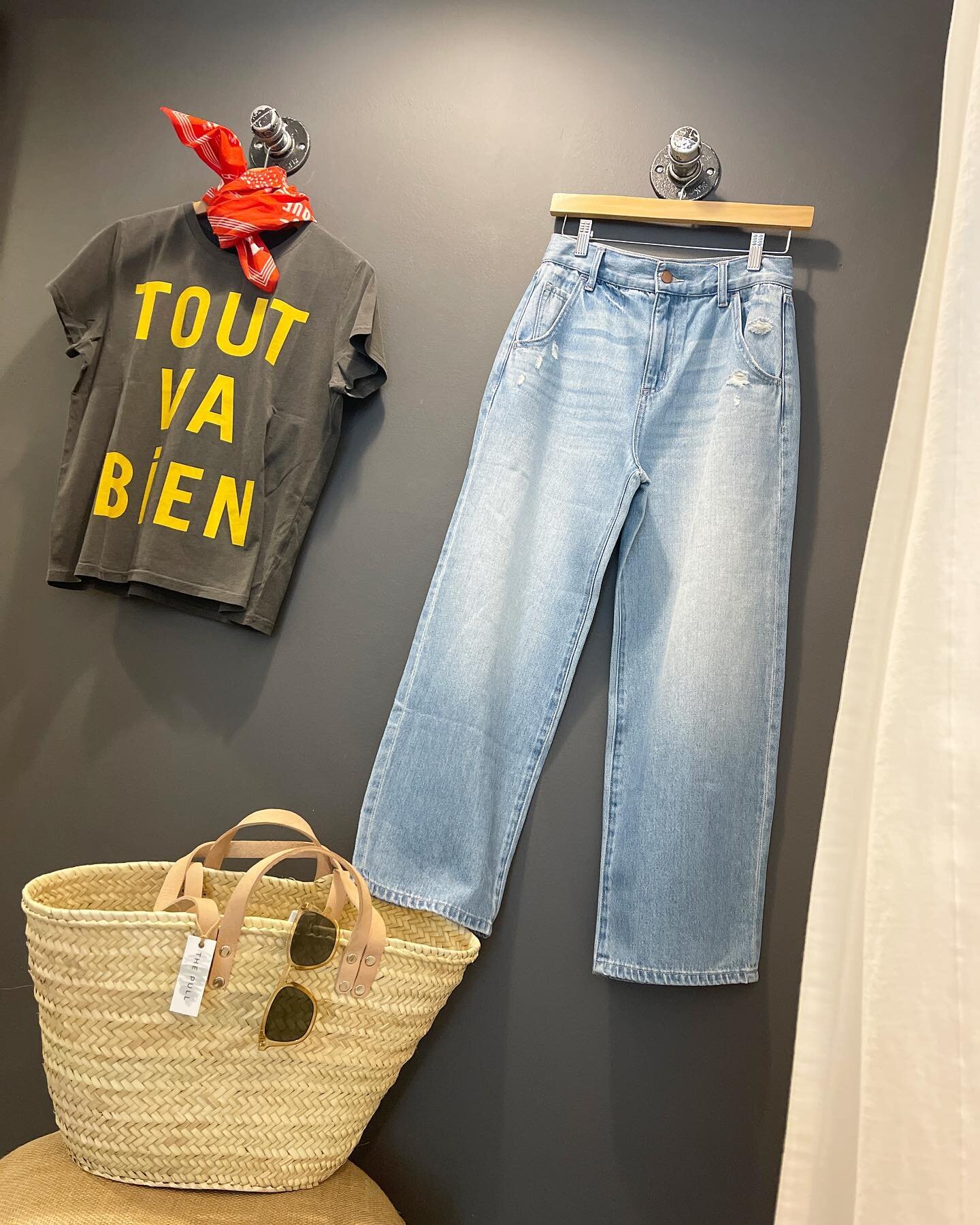 all good.

&bull;
&bull;
&bull;
#toutvabien #jeansandatee  #itsallgood #summerdenim #bluejeanbaby #summerstaples #easybreezy #newness #afreshrack #summatime #aroundthestore #summerstyle #basketbag #shopgirl #linenlife #stripesonstripes #classicstyle 