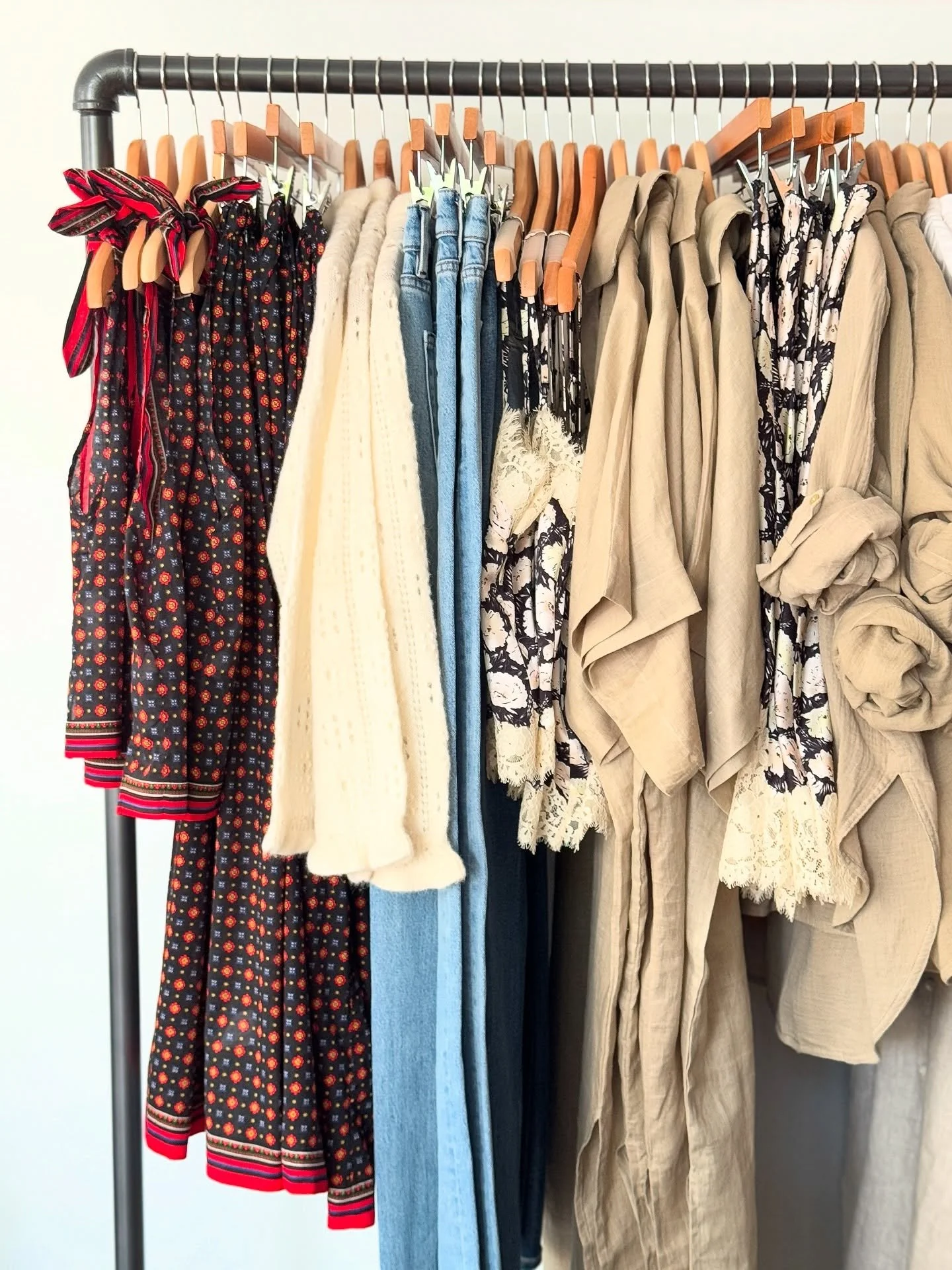 fall(ish) feels.

&bull;
&bull;
&bull;
#prefall #autumntones #fauxfall #fallinmiami #freshrack #shoplife #shopgirls #bandanababe #bandanaprint #miamisummer #fallfashion #shopkeepers #womeninbusiness #wardrobestaples #linenlife #classicstyle #capsulew