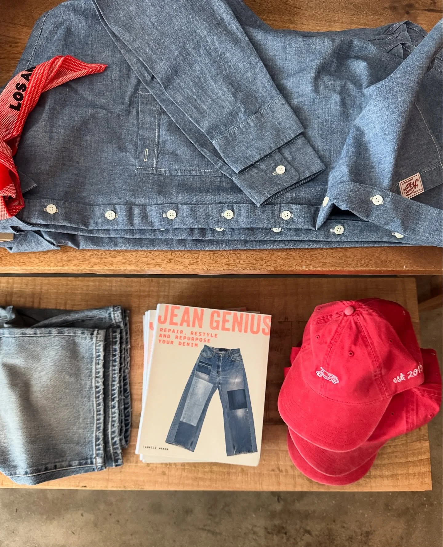 denim days.

&bull;
&bull;
&bull;
#wednesdayblues #falldenim #denimdays #autumntones #fauxfall #fallinmiami #freshrack #shoplife #shopgirls #fallfashion #shopkeepers #womeninbusiness #wardrobestaples #ilbuco #classicstyle #capsulewardrobe #lifeincolo