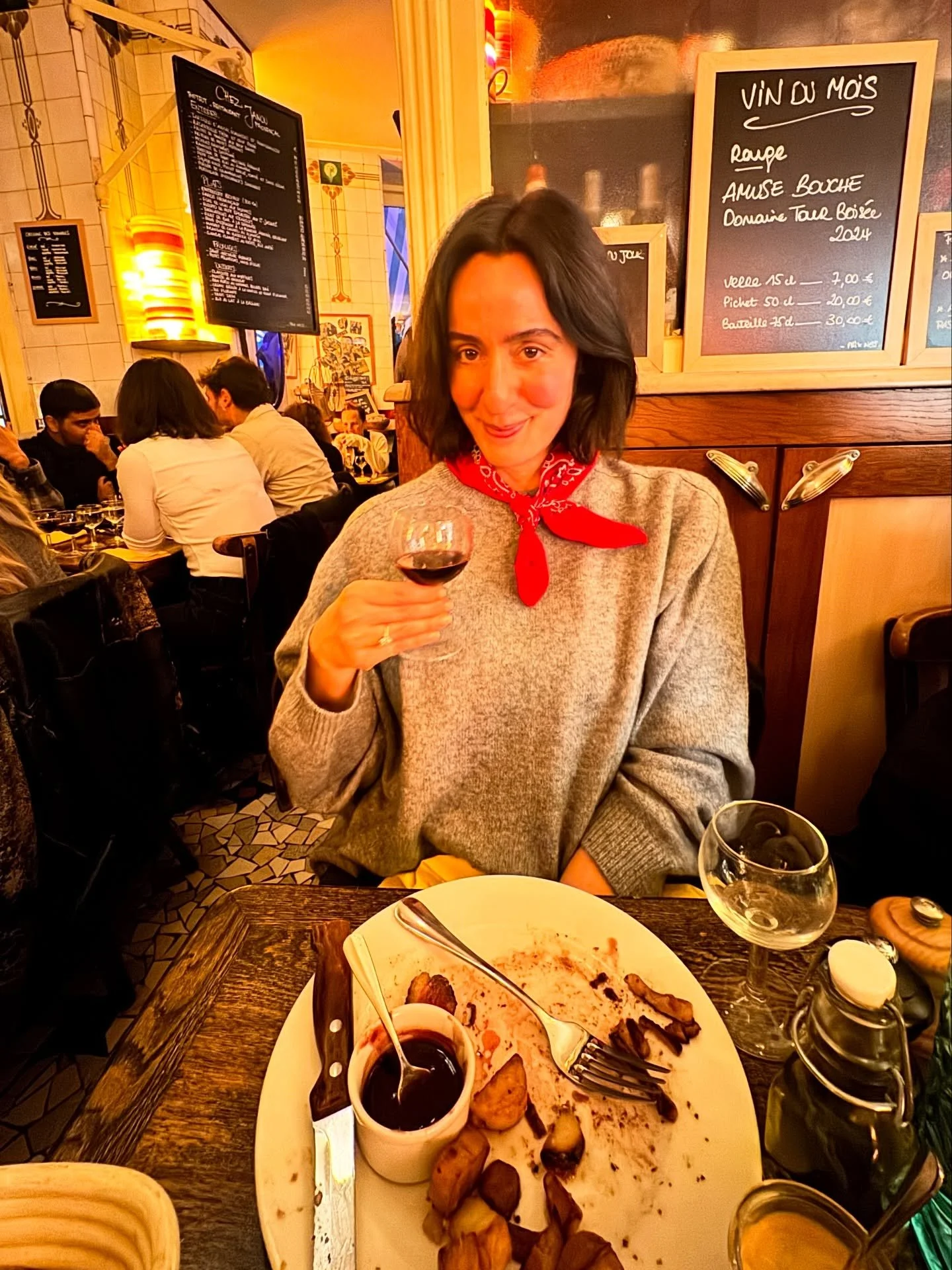 kicked off the season by turning FIFTY and it was french af (channeling my inner Erica Barry) 🍾 back in store with so much to celebrate and be grateful for - happy holidays!

&bull;
&bull;
&bull;
#holidayseason #holidayswing #fallinmiami #shoplife #