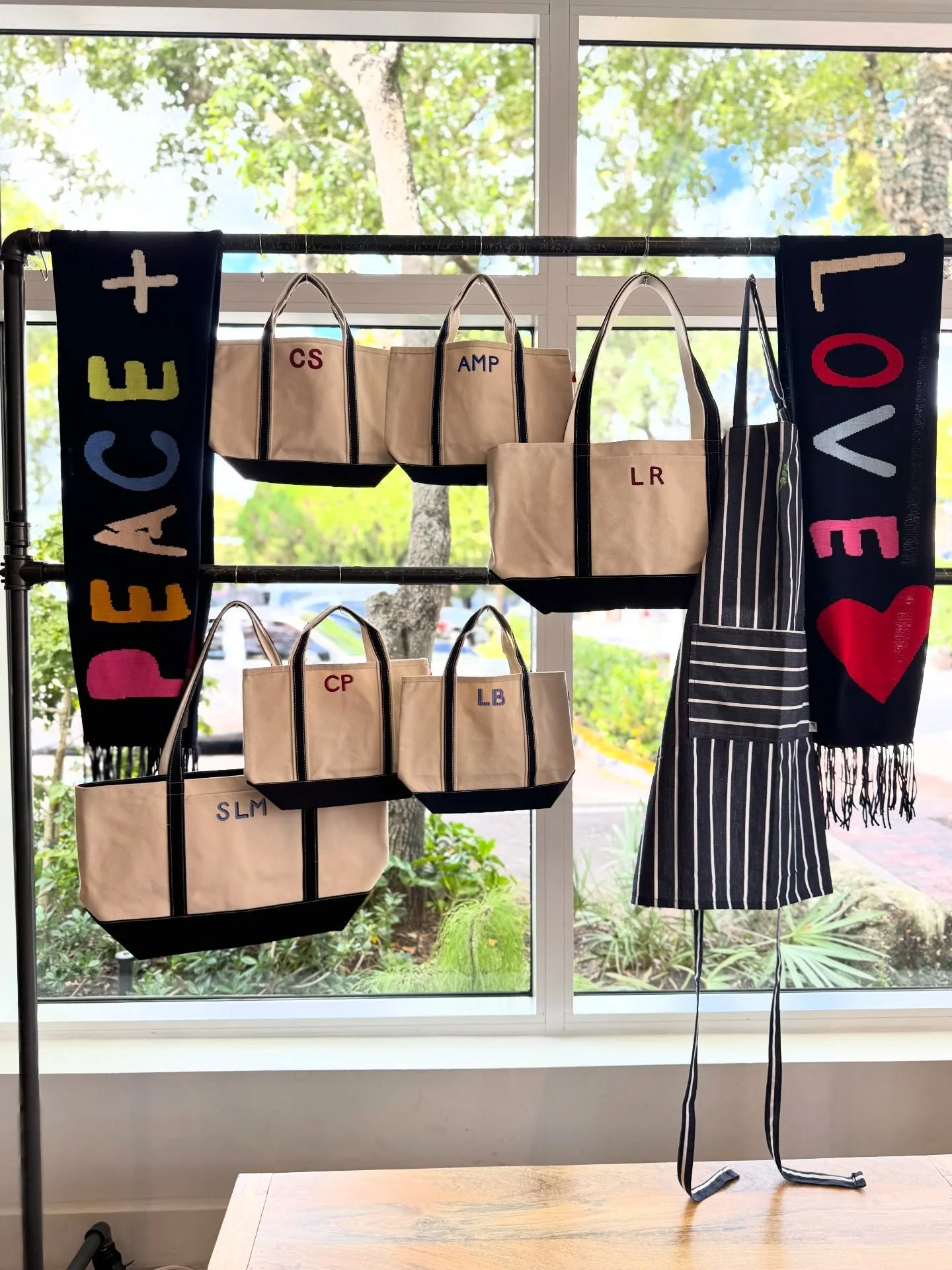 we made it personal + it was perfect 🫶🏼
thank you to everyone that made saturday such a success!

&bull;
&bull;
&bull;
#holidayseason #personalizedgifts #monogrammed #boattote #monogrammedgifts #monogrameverything #shoplife #shopgirls #holidayparty