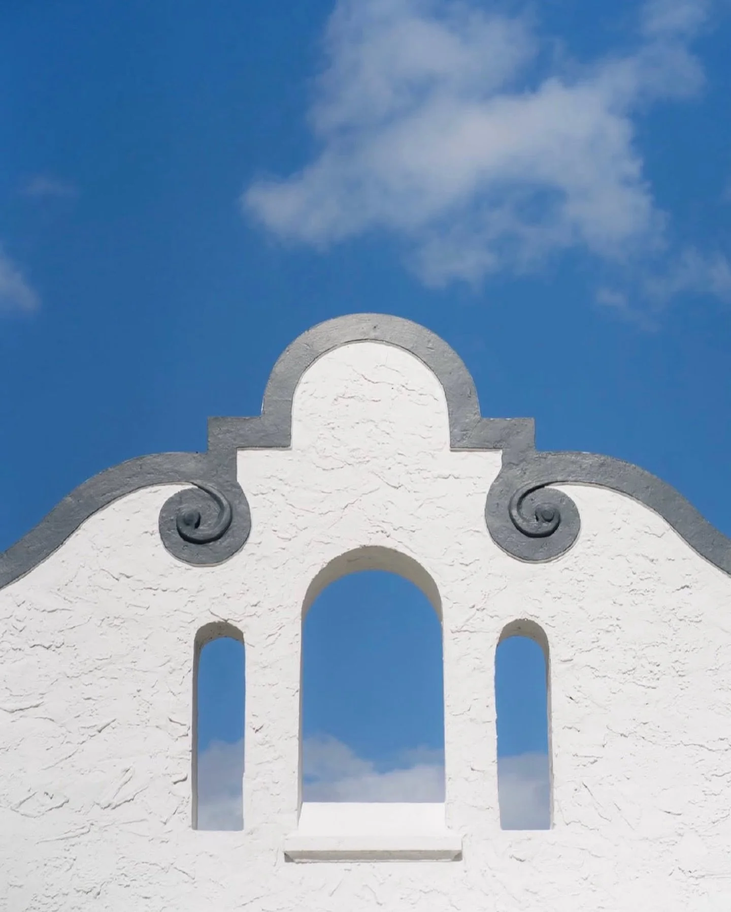 home 🤍

one of the reasons I fell for our #coconutgrove space was its historic 1925 building and all its Mediterranean and Spanish-Colonial charm. I became obsessed with the architectural details and those were some of the small clues we sprinkled l
