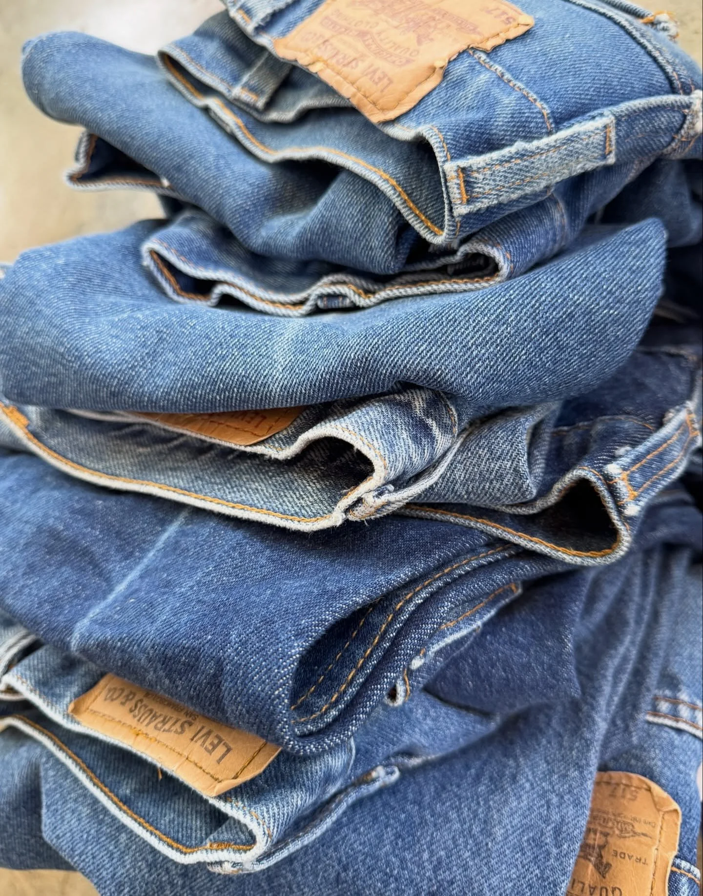 the 5 1 7
an icon.
cool baby sister to the 501.
worn by IT girls in the 90&rsquo;s.
having a moment, for obvious reasons.
and we sourced some just for YOU.
authentic vintage. limited quantity.
hop to it!