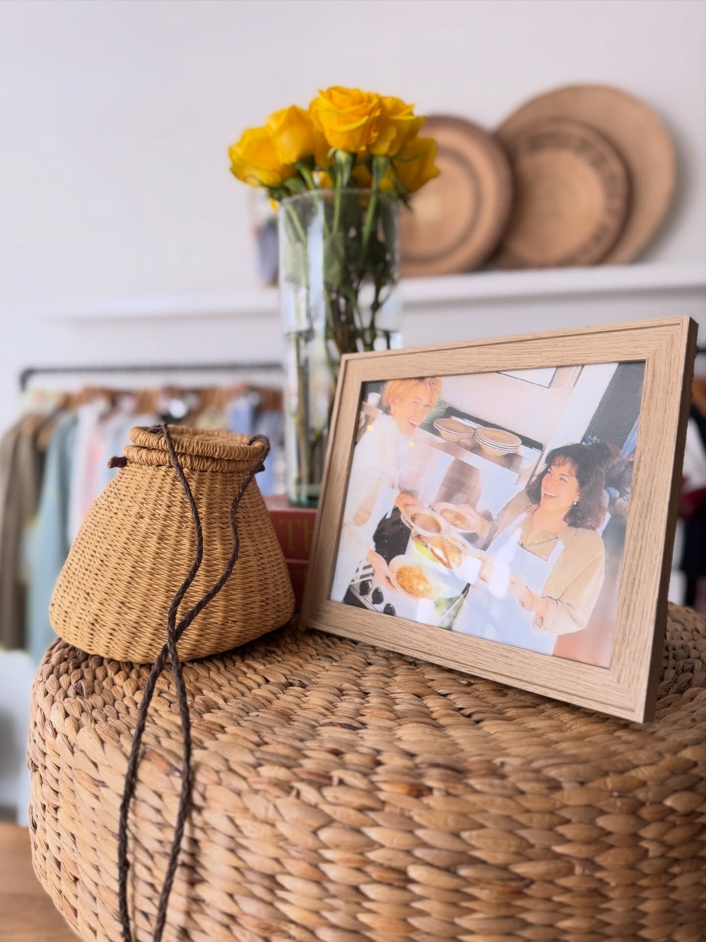 celebrating women 🥂

thank you to everyone that came out last week (in the rain) - family, friends, neighbors 🤍 we felt the love.

special thanks to @dish_craves and @majka_linens for being a part of this special evening, which may be one my favori