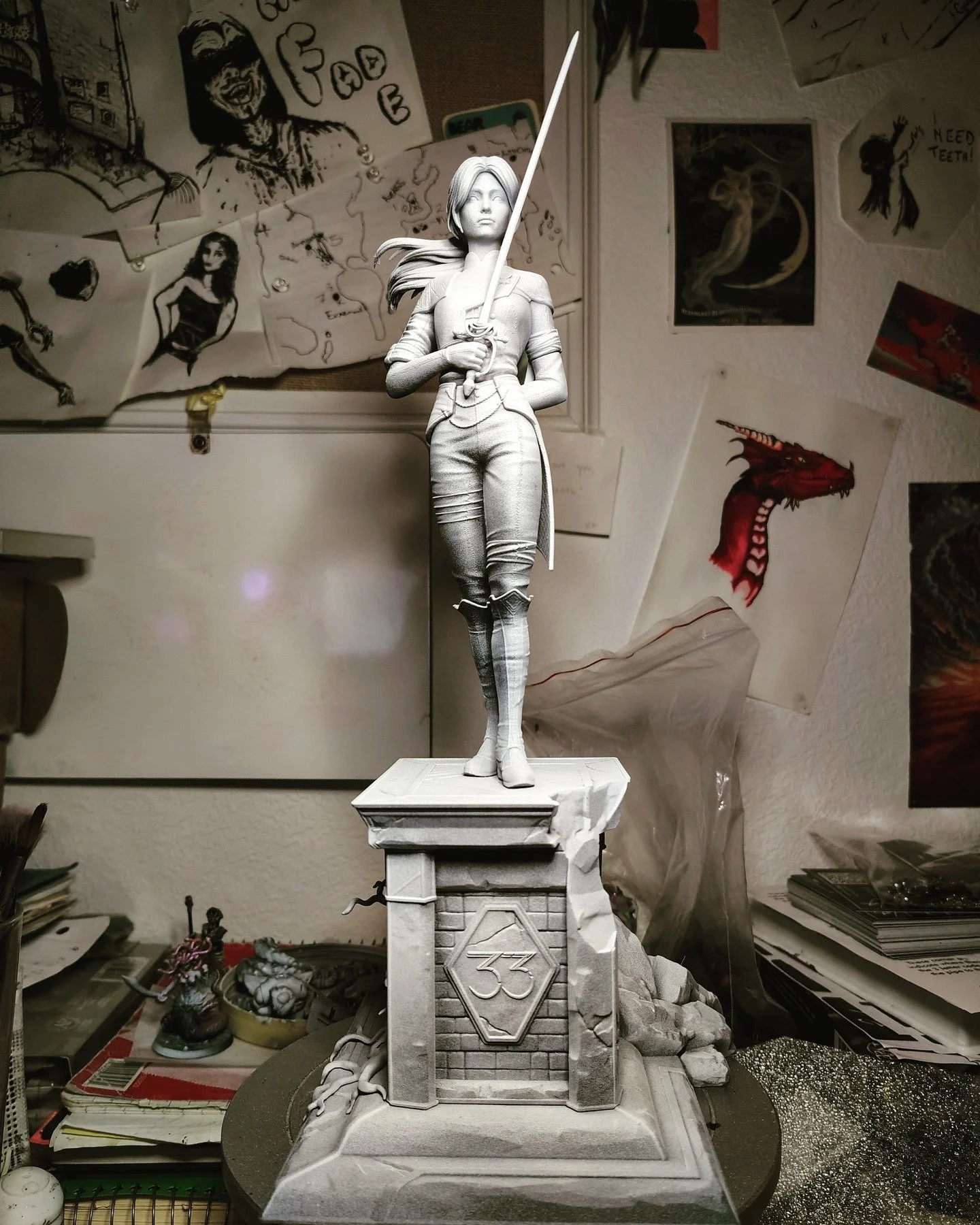 Repainting Maelle for someone whose order never arrived... mail is a shambles right now, but just keep in touch with us and we'll make sure you get what you ordered, whatever it takes.

#miniaturepainting #clairobscur #gaming #fanart #painting #artof