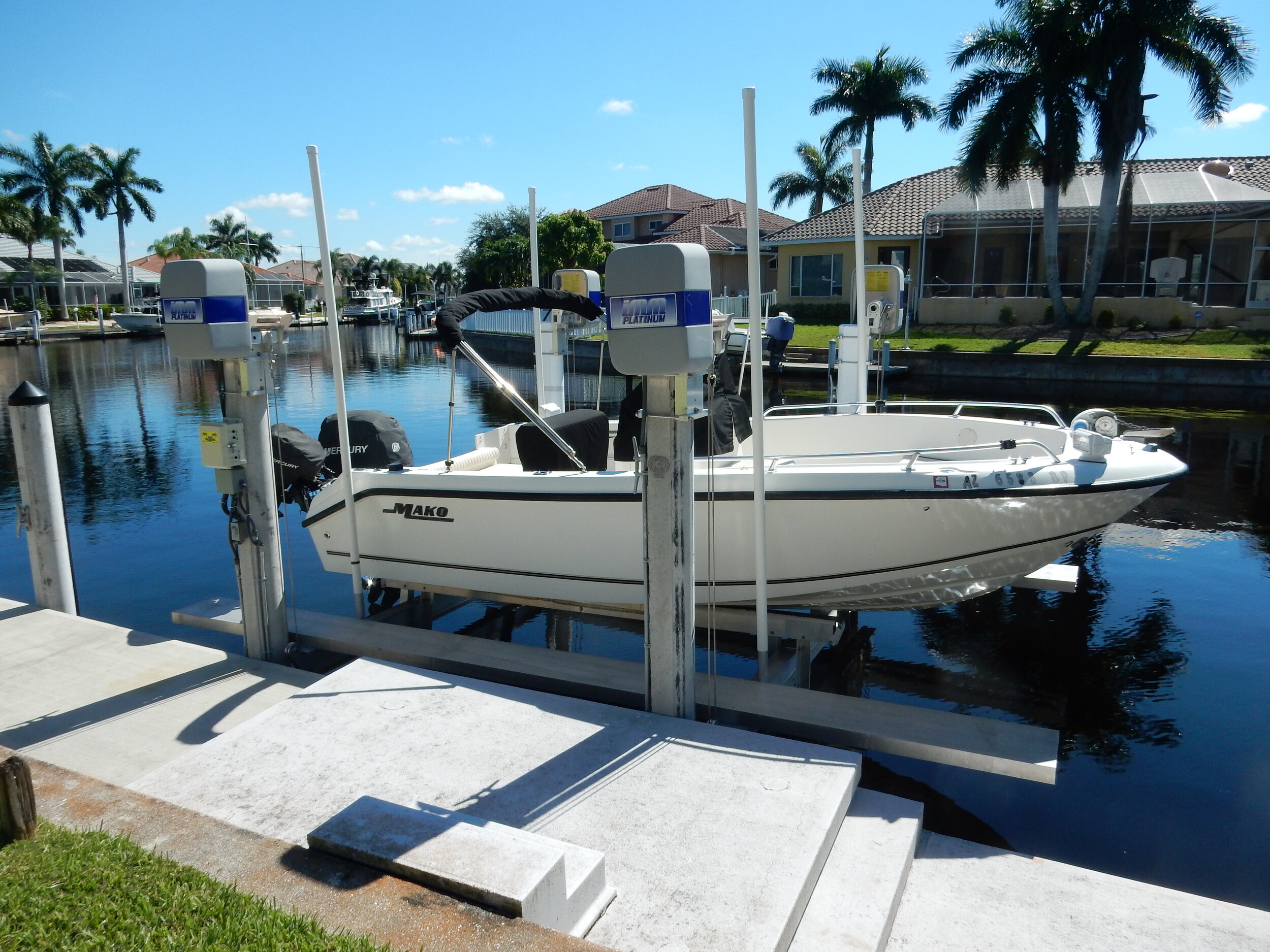 Beautiful New Dock and Boat Lift! 