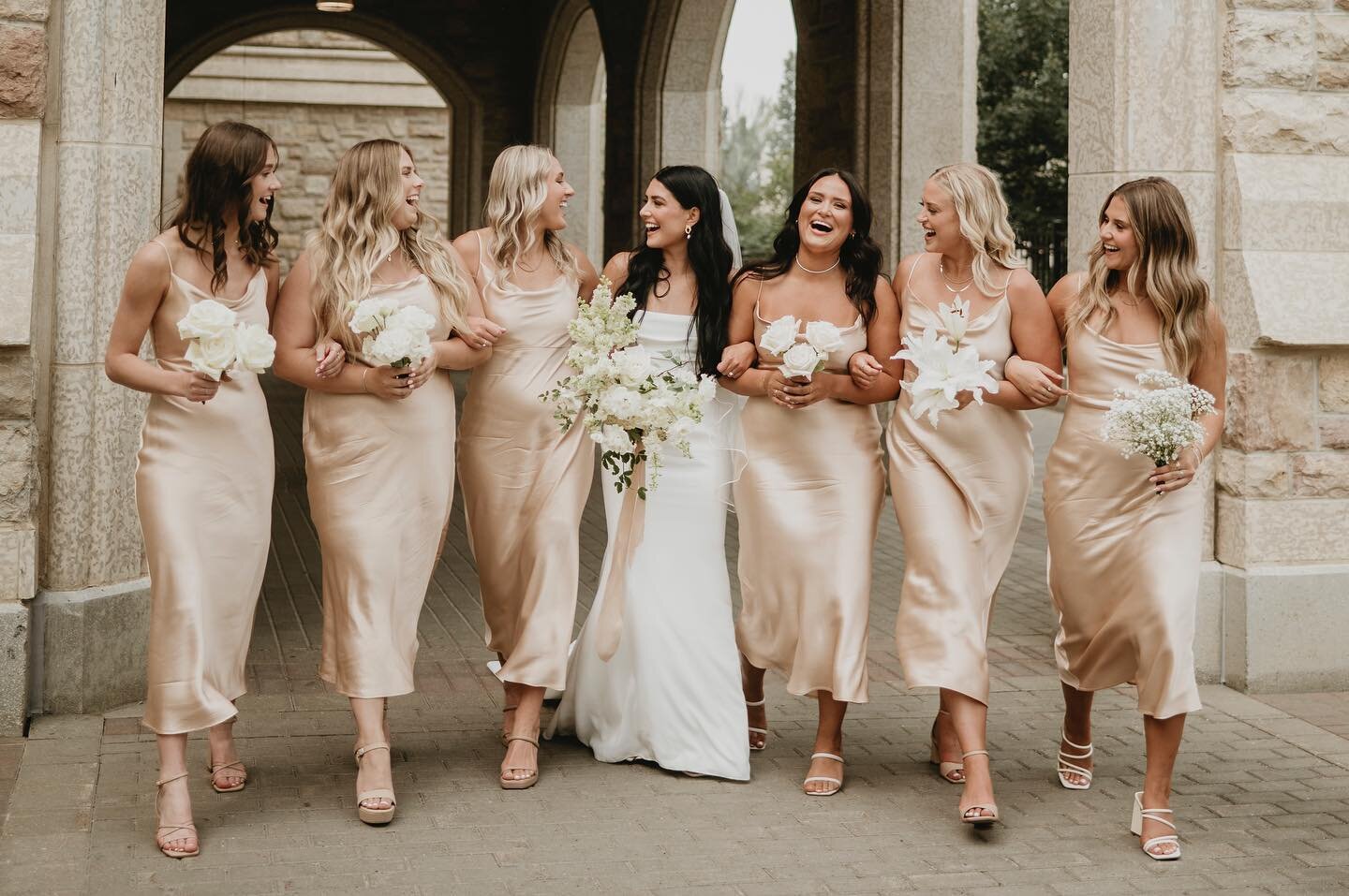 Mismatched bridesmaids bouquets are a current favourite ✨

Each bridesmaid is holding a unique variety of flower that coordinates or compliments the bridal bouquet.