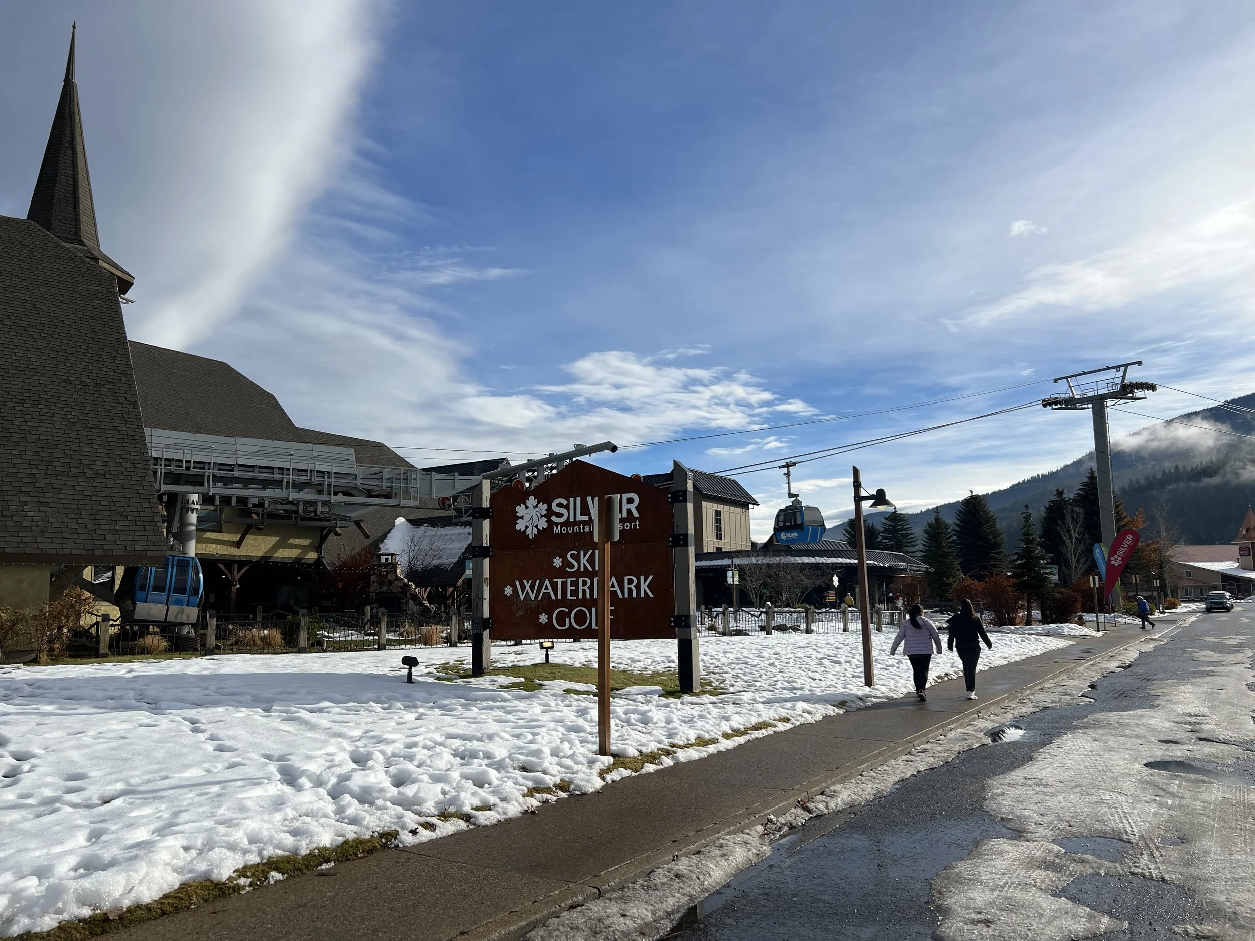 Silver Mountain village sign pointing to skiing, the water park and golf