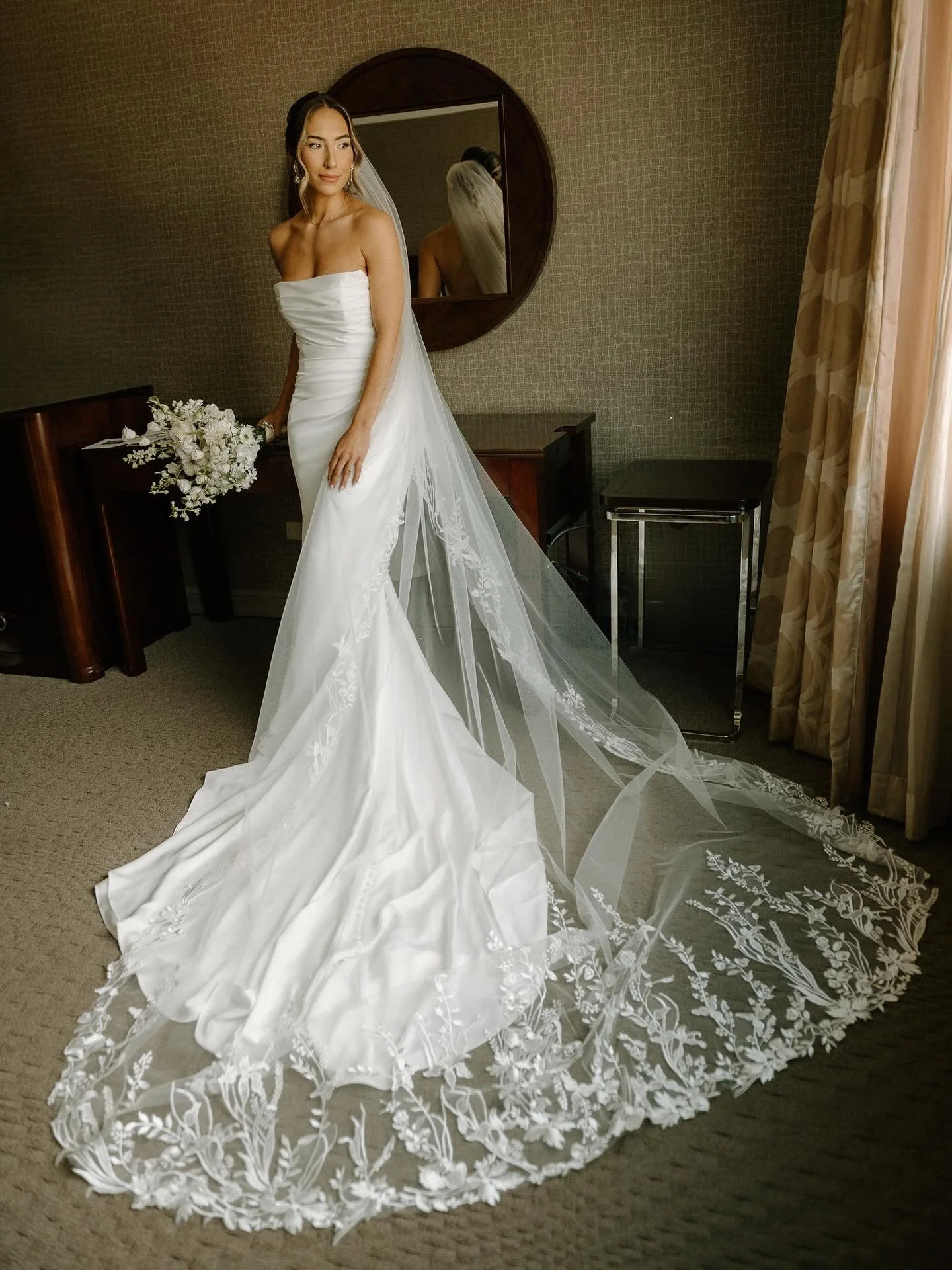 this moment of Melissa needed to be permanently on my feed. 🤍

dress &amp; veil: @ferresposa @palomablancabridal 
glam: @jordyngracemakeup 
glow: @theglowbooth_ 
florals: @littlelimeflorals 
coordinator: @megaxprojects 
rings: @annesportun 
dj: @eje