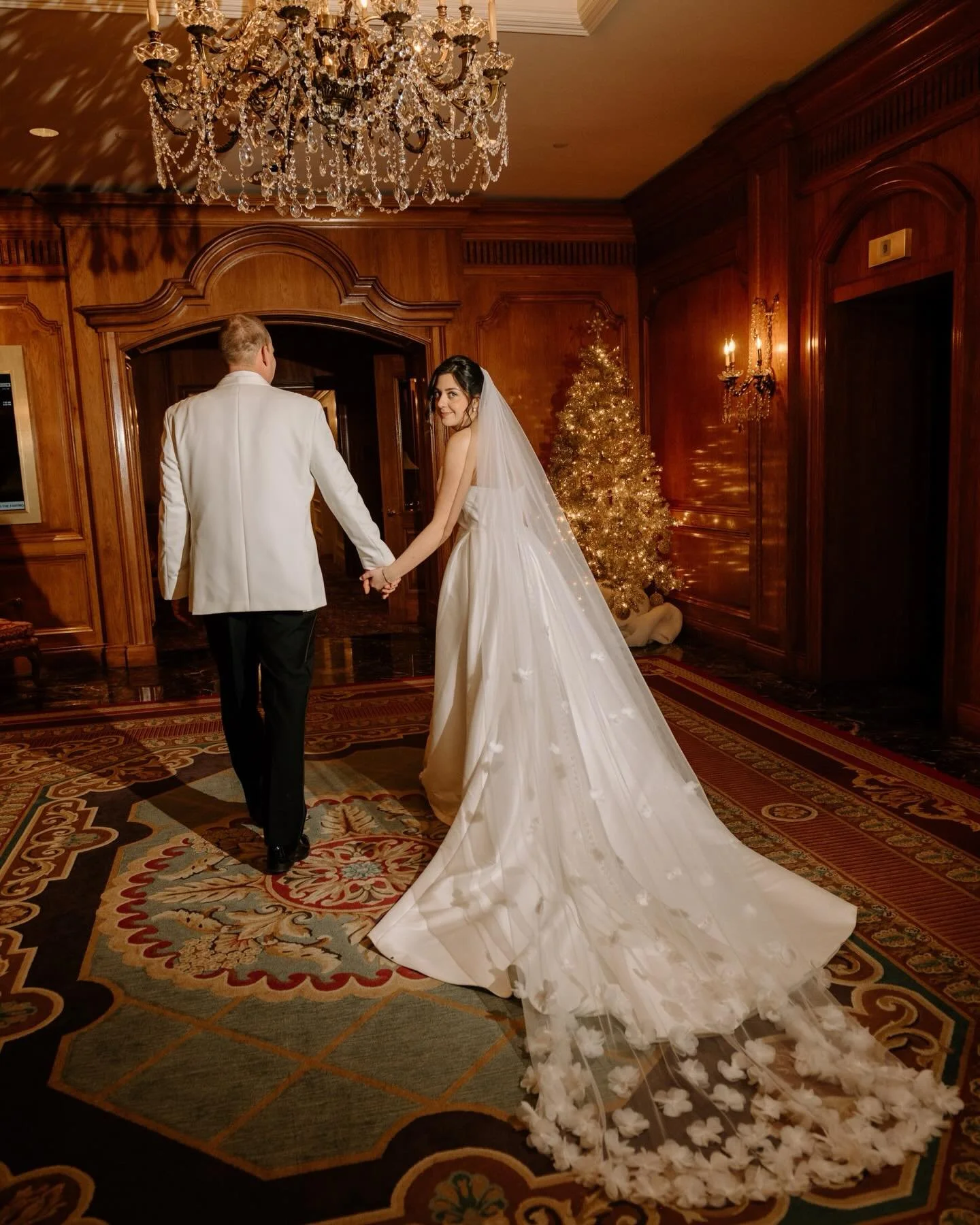 Lucy + Kyle &mdash; married where they first met 🥹 @canoerestaurant 

Vendor Team
@jennamaeturner 
@hjs.events 
@bambii_flowers 
@canoerestaurant 
@fairmontroyalyork 
@uptown.strings 
@element_event_solutions 
@byfoundryco 
@blushavenue.ca 
@presley