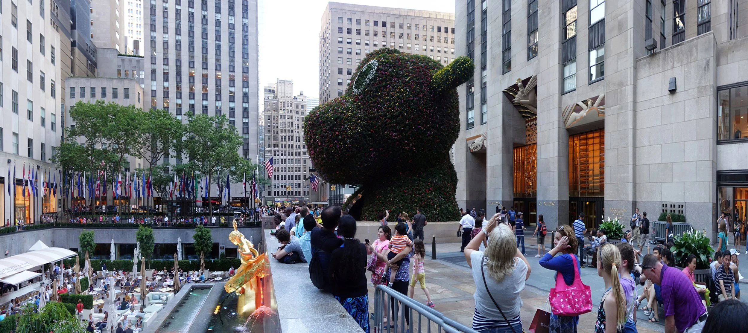 _05G Jeff Koons Rock Center.JPG