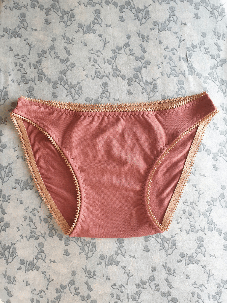 Low-Rise Gaff Panty in Pink