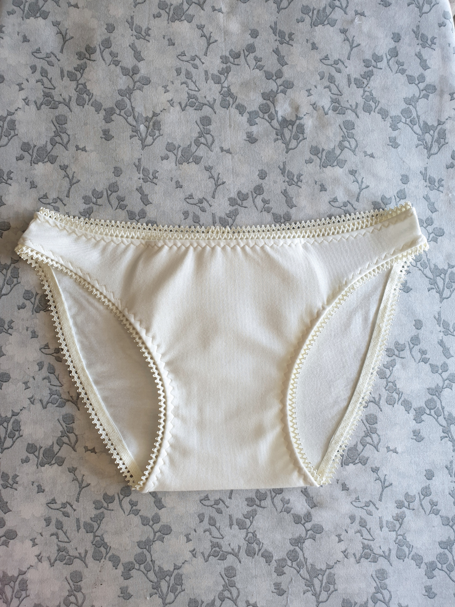Low-Rise Gaff Panty in White