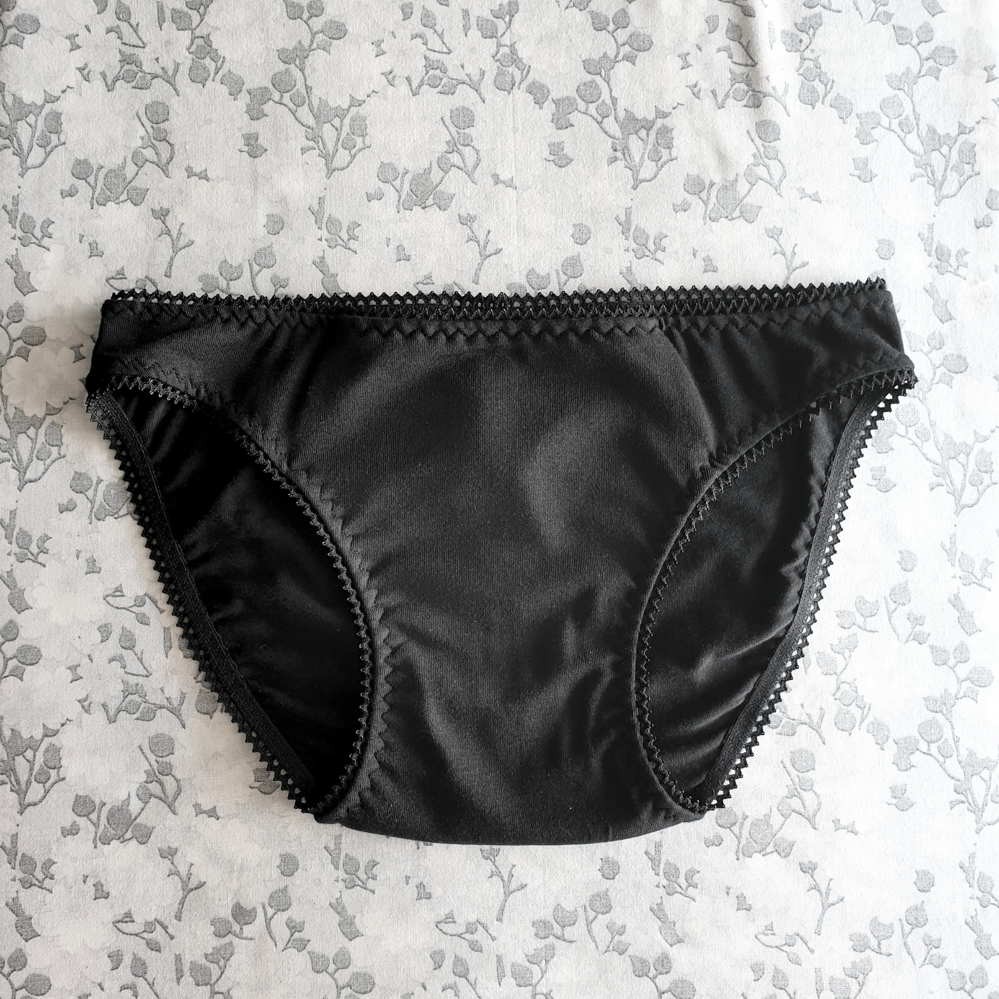 Low-Rise Gaff Panty in Black