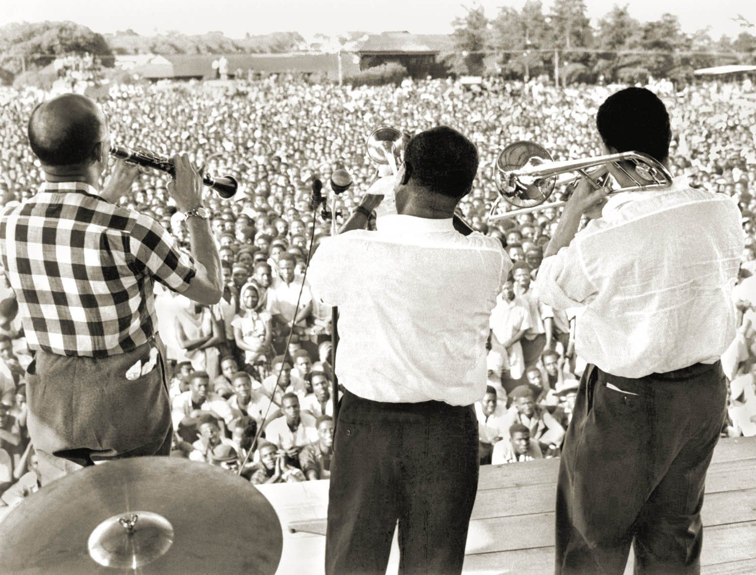 Louis Armstrong and the All Stars play to an audience of nearly 500,000. Accra, Gold Coast, 1956. Courtesy of the Louis Armstrong House Museum.