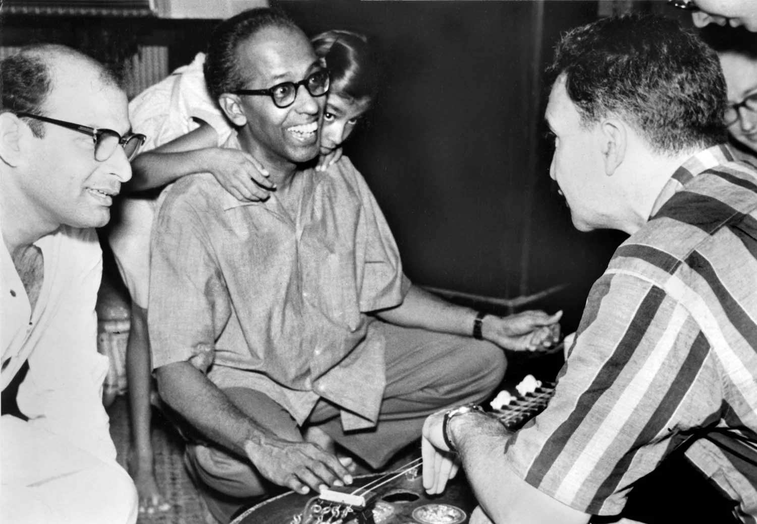 Dave Brubeck establishes cordial relations in India. Madras, India, 1958. Courtesy of the Brubeck Collection, Holt-Atherton. Special Collections, University of the Pacific Library. Copyright Dave Brubeck.