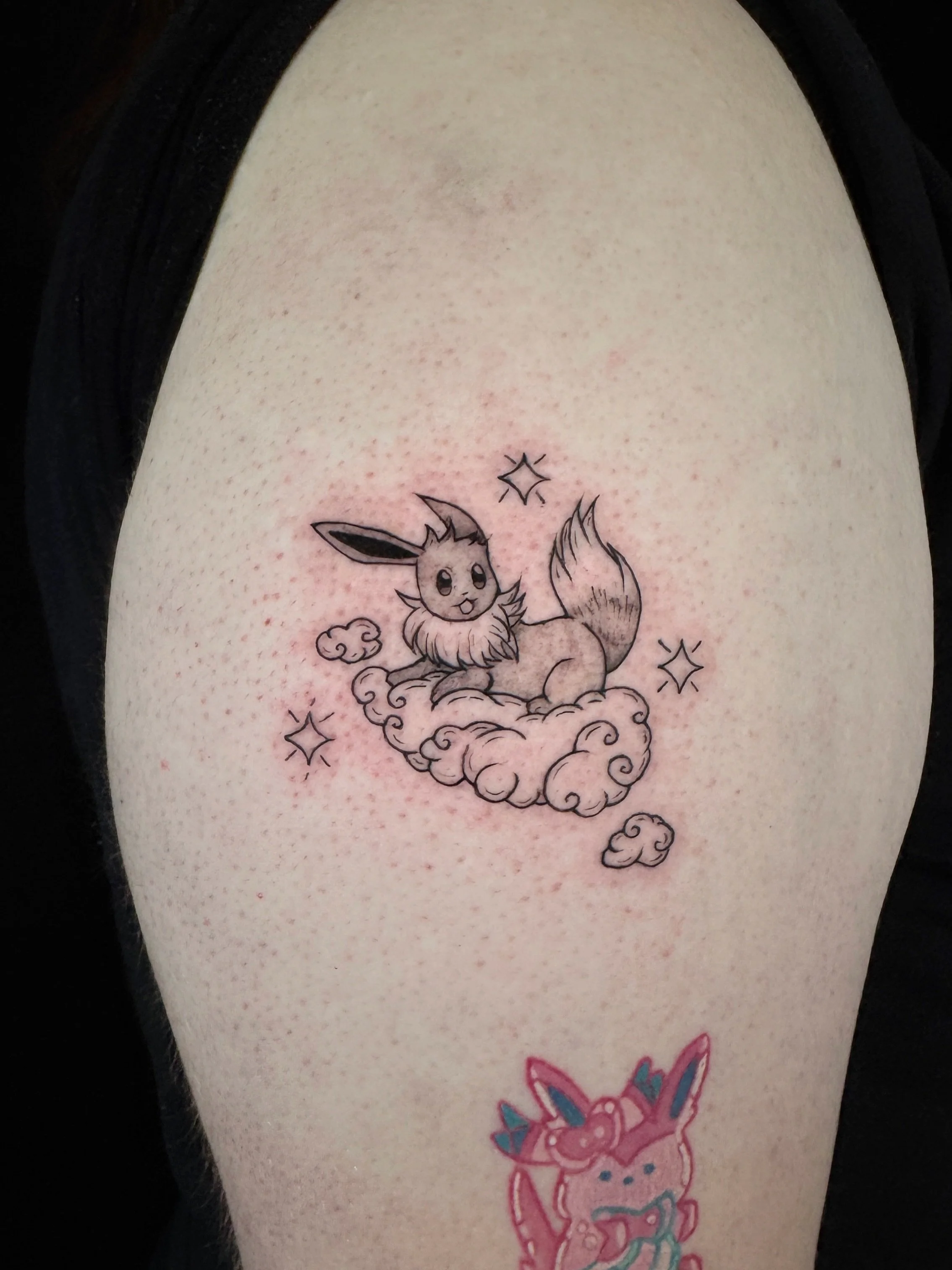 Eevee for @your_local_moth_lover ! Thank you so much Willow! This was my first time doing a  pokemon tattoo 🥹❤️! A childhood dream 😭❤️! 
.
.
.

#oaklandtattoo
#oaklandtattooartist #animetattoo
#pokemontattoo #oaklandflashtattoo