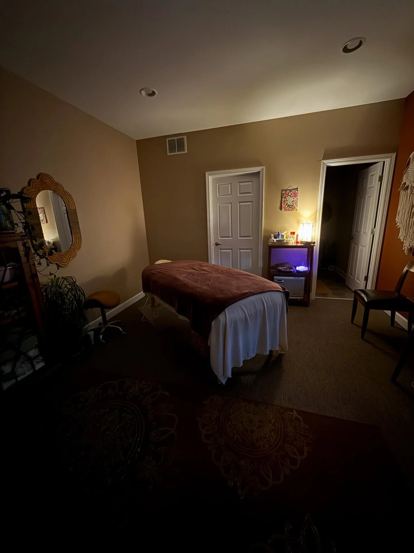 This space is designed for deep exhale energy. 🤍

Warm lighting, quiet, soothing music, calming essential oils, and no rush.
A place where your body can finally slow down.

If you&rsquo;ve been overextended, holding too much, or pushing past your li