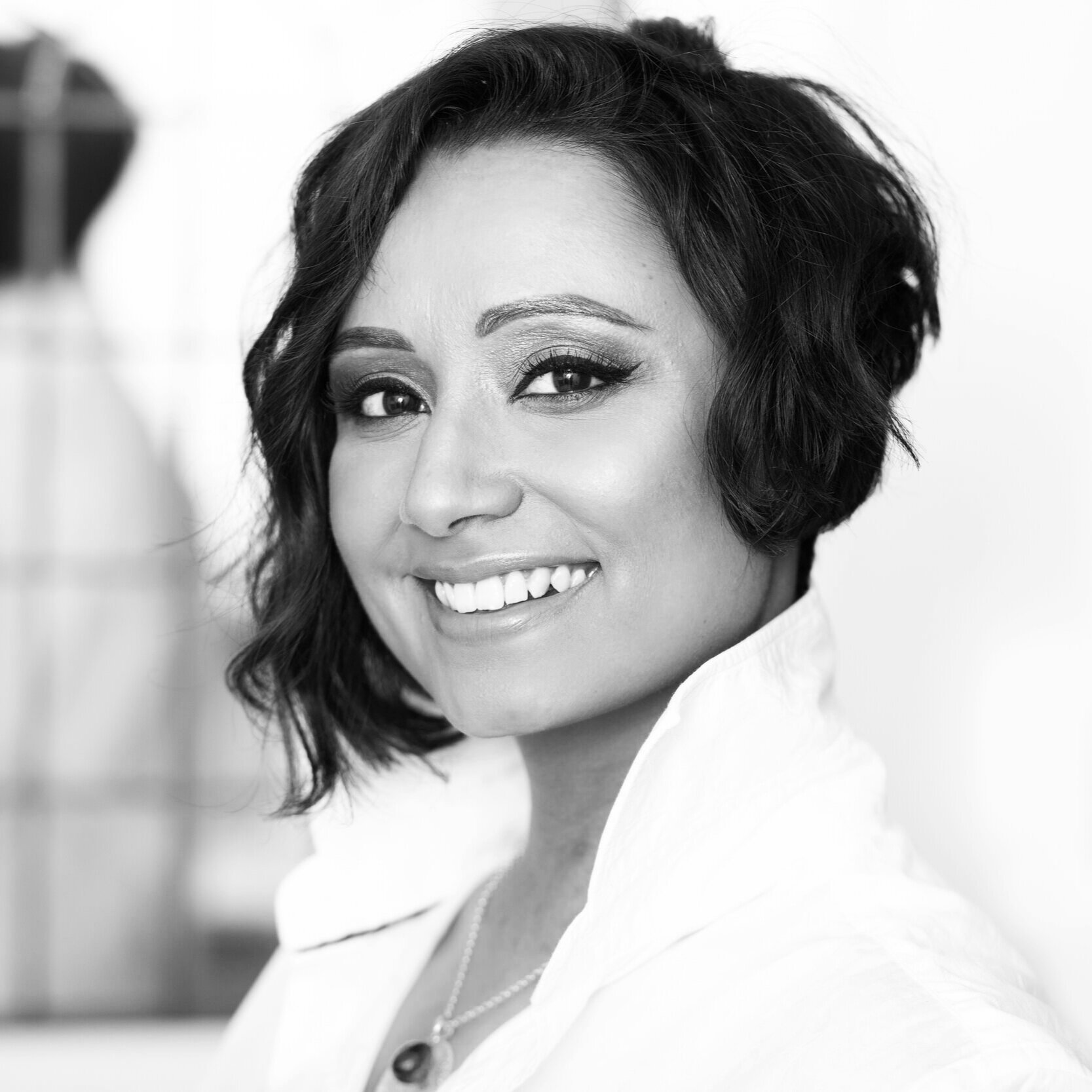 Ez Dyer - Skincare Therapist &amp; Professional Makeup ArtistConnect with Ez