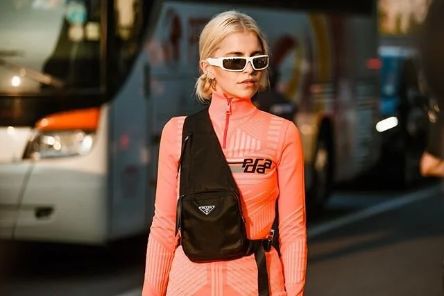 With the worlds current climate social distancing rules are imperative. So what does that really mean for the fashion industry and our beloved fashion weeks? Will virtual catwalks be the next best thing? - Check out the latest to find out more ✨