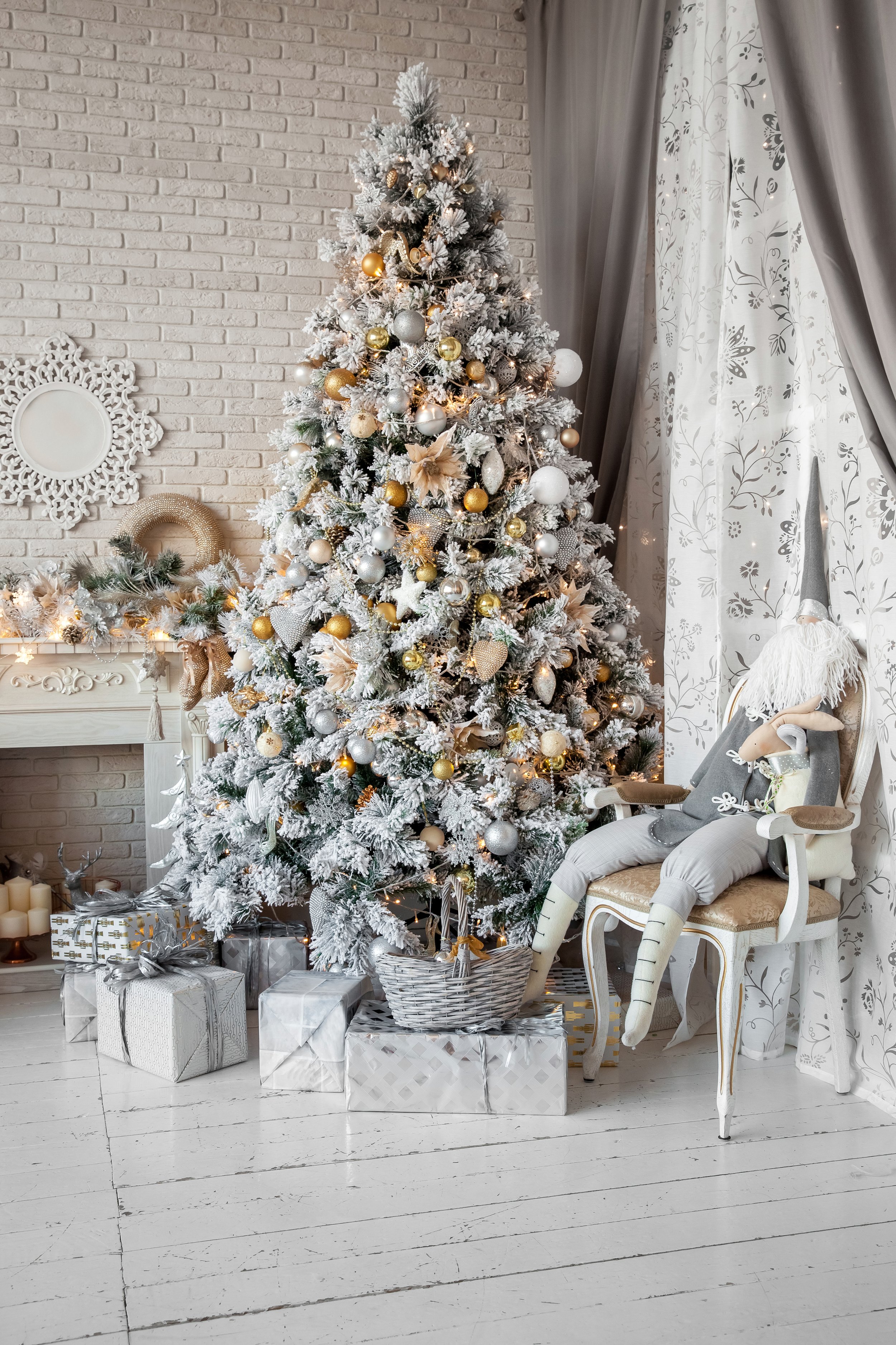      &nbsp;          
  
    Different ways to decorate your home during Christmas  Words  Barbara Akinkunmi    It's that time of year to decorate! You should, however, decorate in elegance. To be honest, Christmas decorations don't have to be the tr