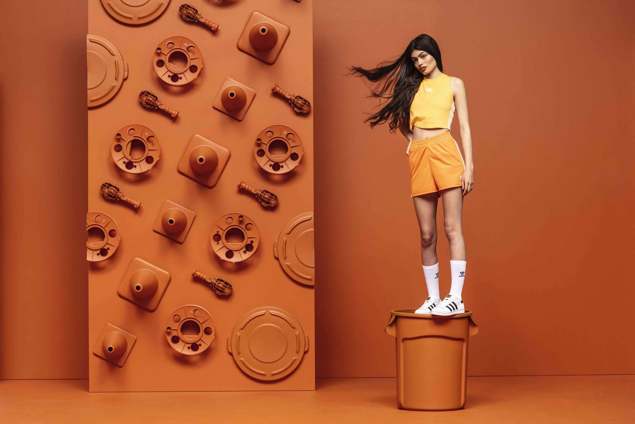 FW18_ADICOLOR_DTC_FEMALE_ORANGE_DH3196.jpg