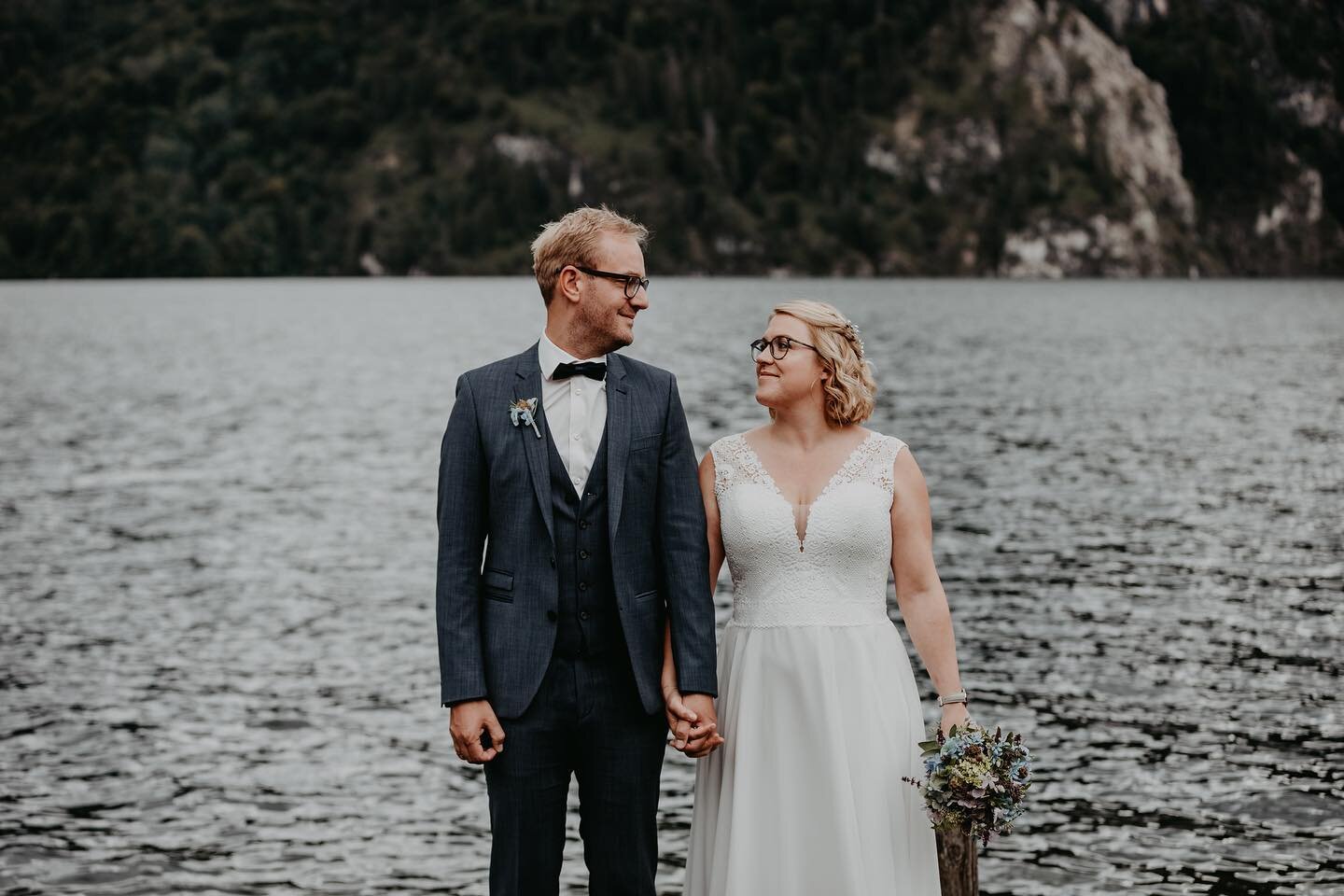 *Herzerl in den Augen hab*
Schlimmes Wetter macht n&auml;mlich oft die sch&ouml;nsten Stimmungen in Fotos...grade am See!

gestern&nbsp;&nbsp;Nachmittag war ich wieder in Traunkirchen und den Ort verbinde ich inzwischen mit den sch&ouml;nsten Erinner