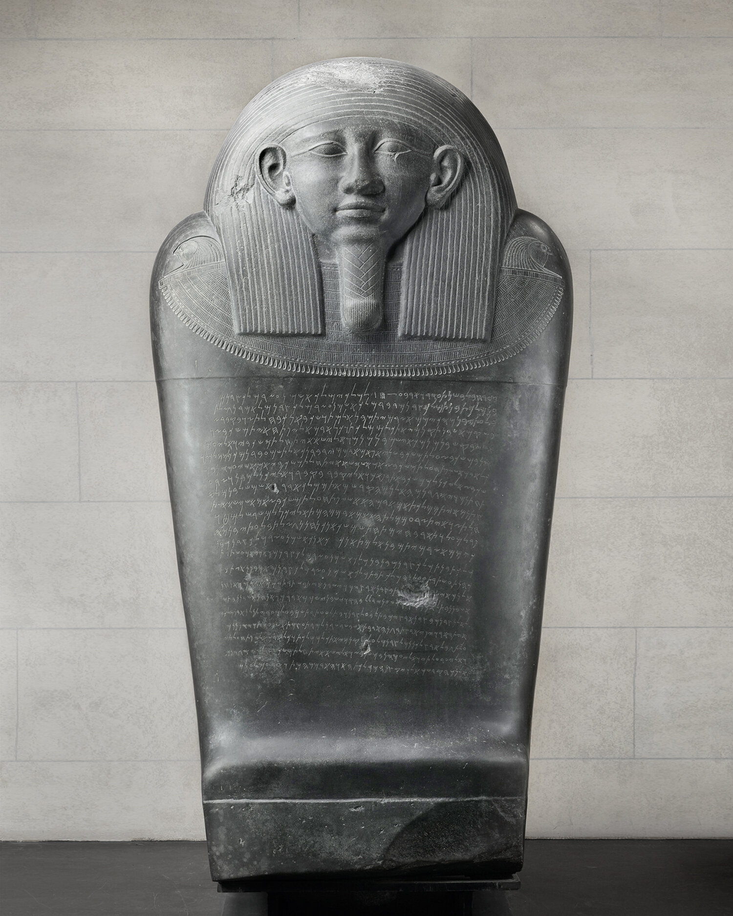 Sarcophage d'Eshmunazor II, roi de Sidon copie.jpg