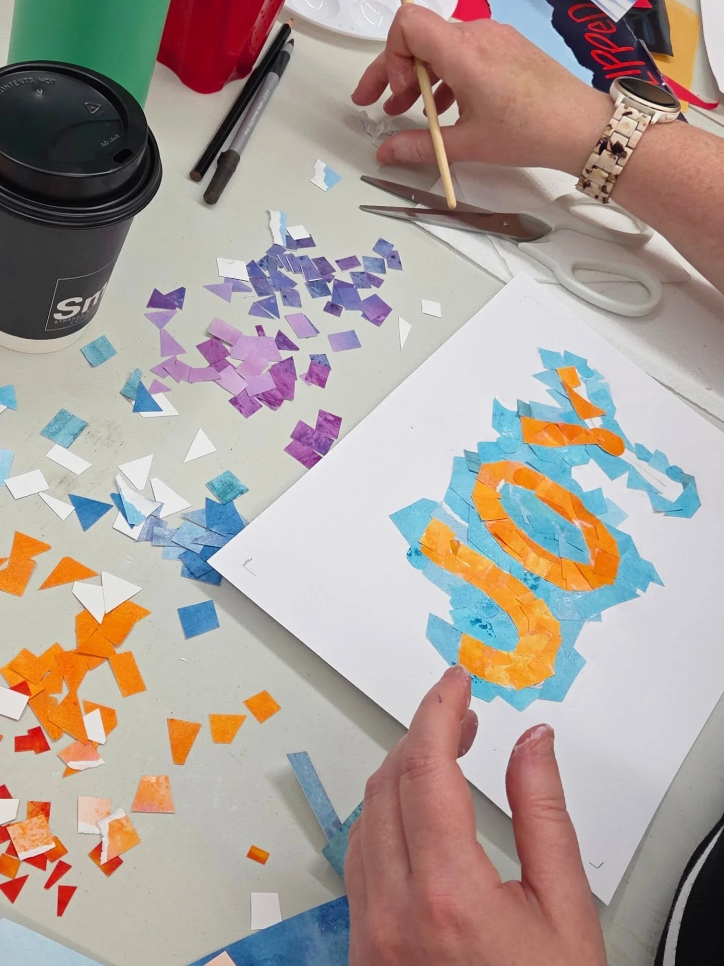 What is your word for the year? Today 13 vibrant, joyful, creative, kind adventurers followed my chaotic lead, got a little messy, laughed a lot, and set some beautiful intentions for 2026. ⁠
⁠
My heart is so full! The vibes in the studio today were 