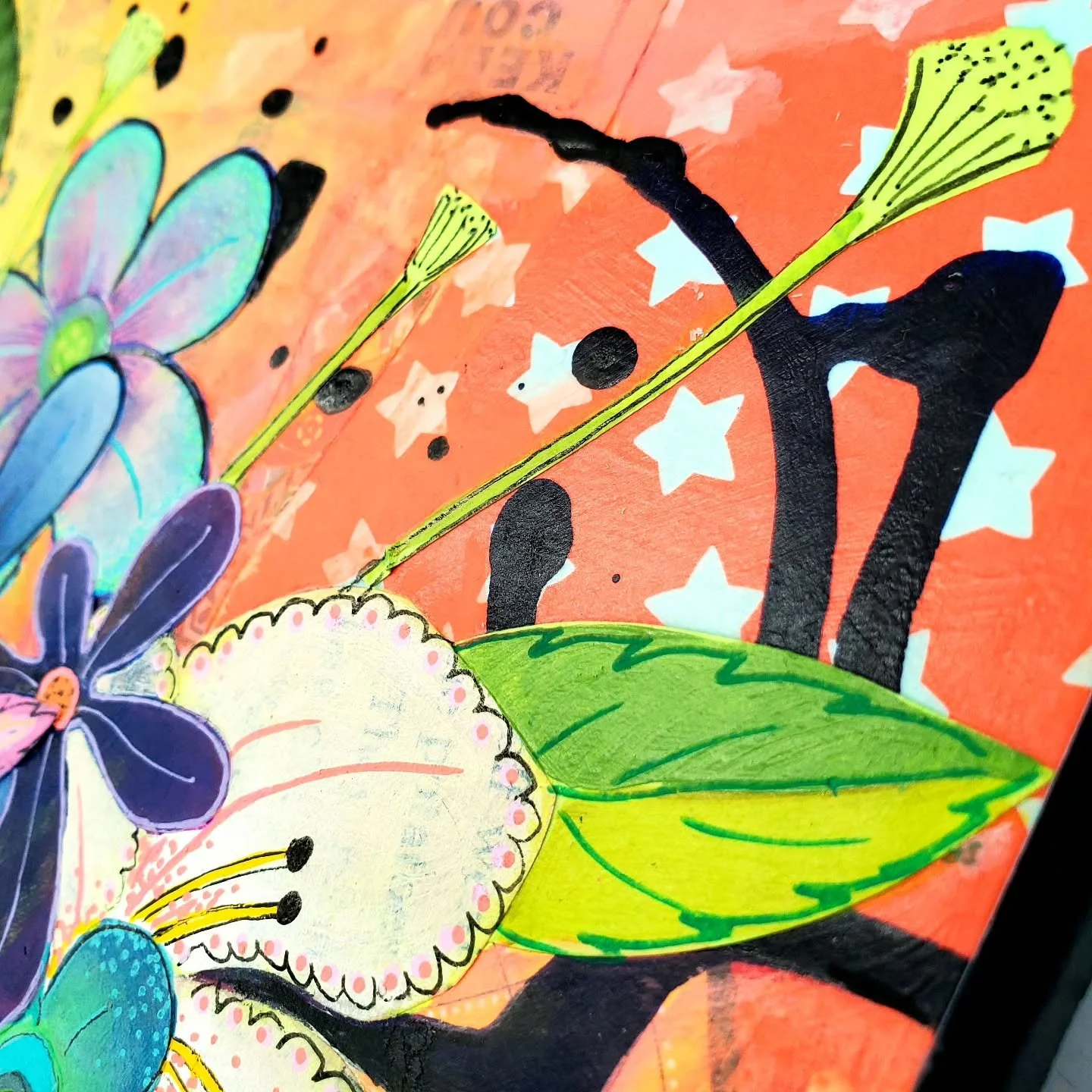 Creative Happy Hour this Friday 5:30-8pm in my studio! Registration required and spots are limited. Come play with my art supplies, explore my professional studio, and create eco-friendly mixed-media floral art with us during this month's workshop! ⁠